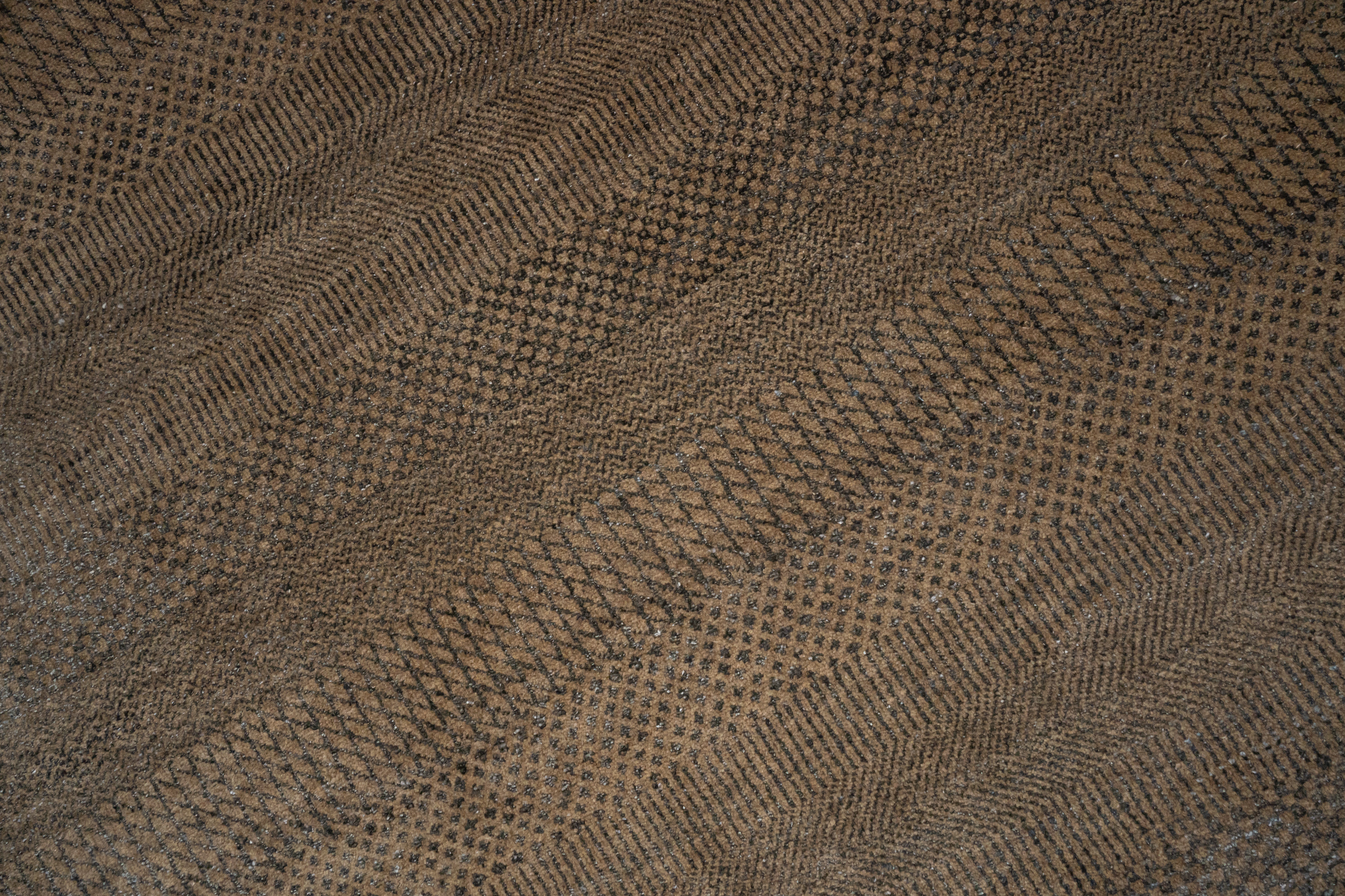 HandKnotted Carpet DIA- 127 MCN Natural & Black