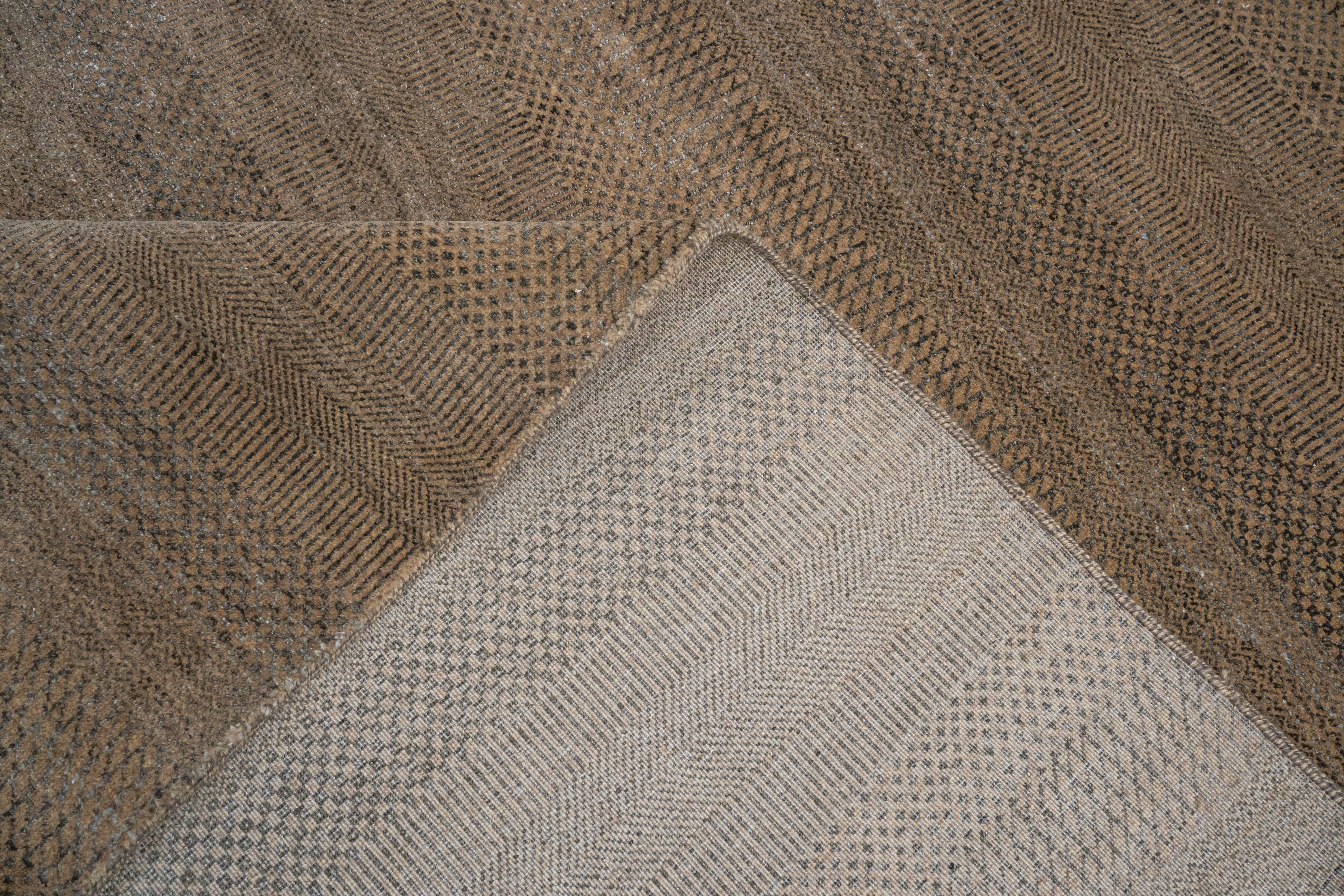 HandKnotted Carpet DIA- 127 MCN Natural & Black