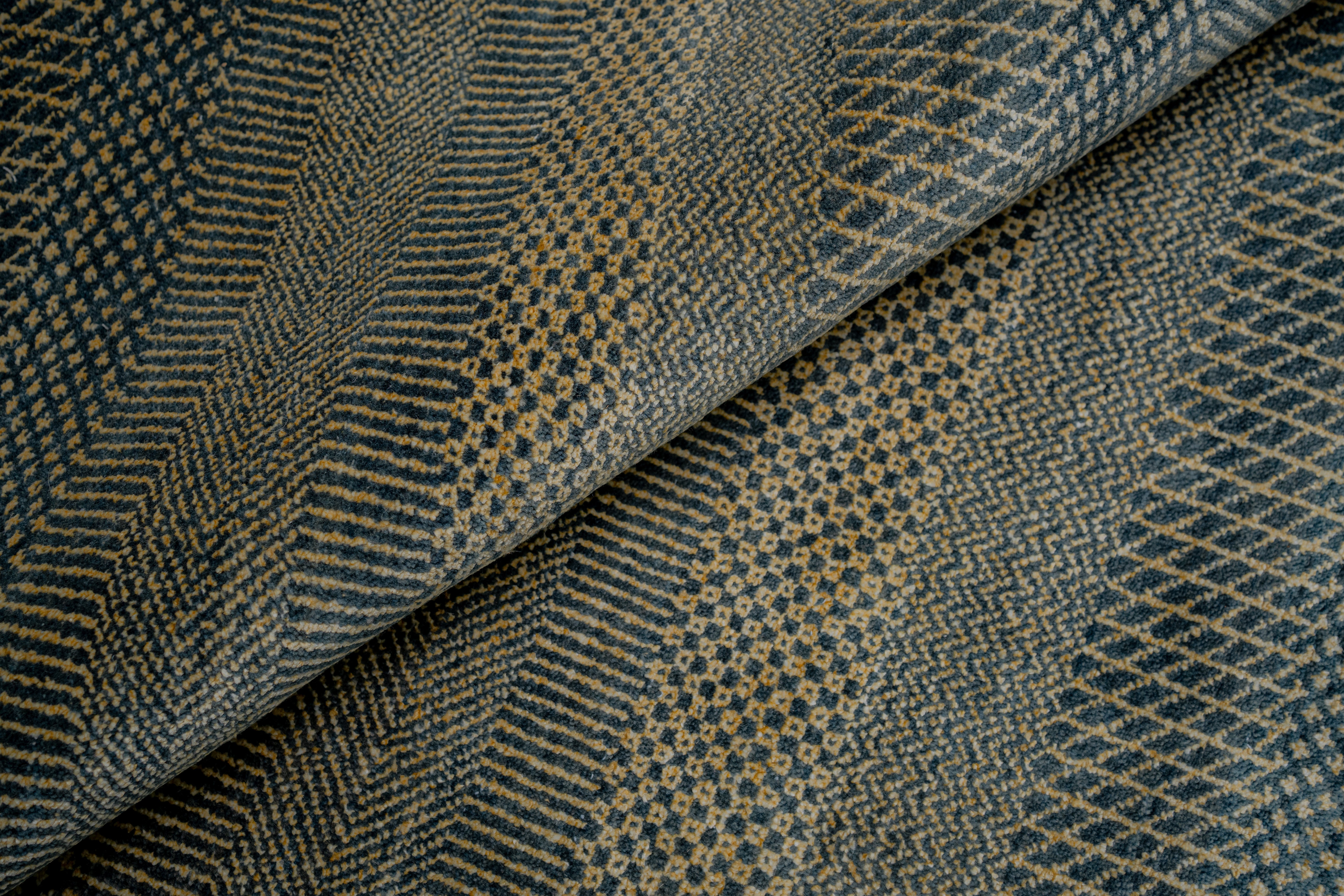 Handknotted Carpet DIA- 1577