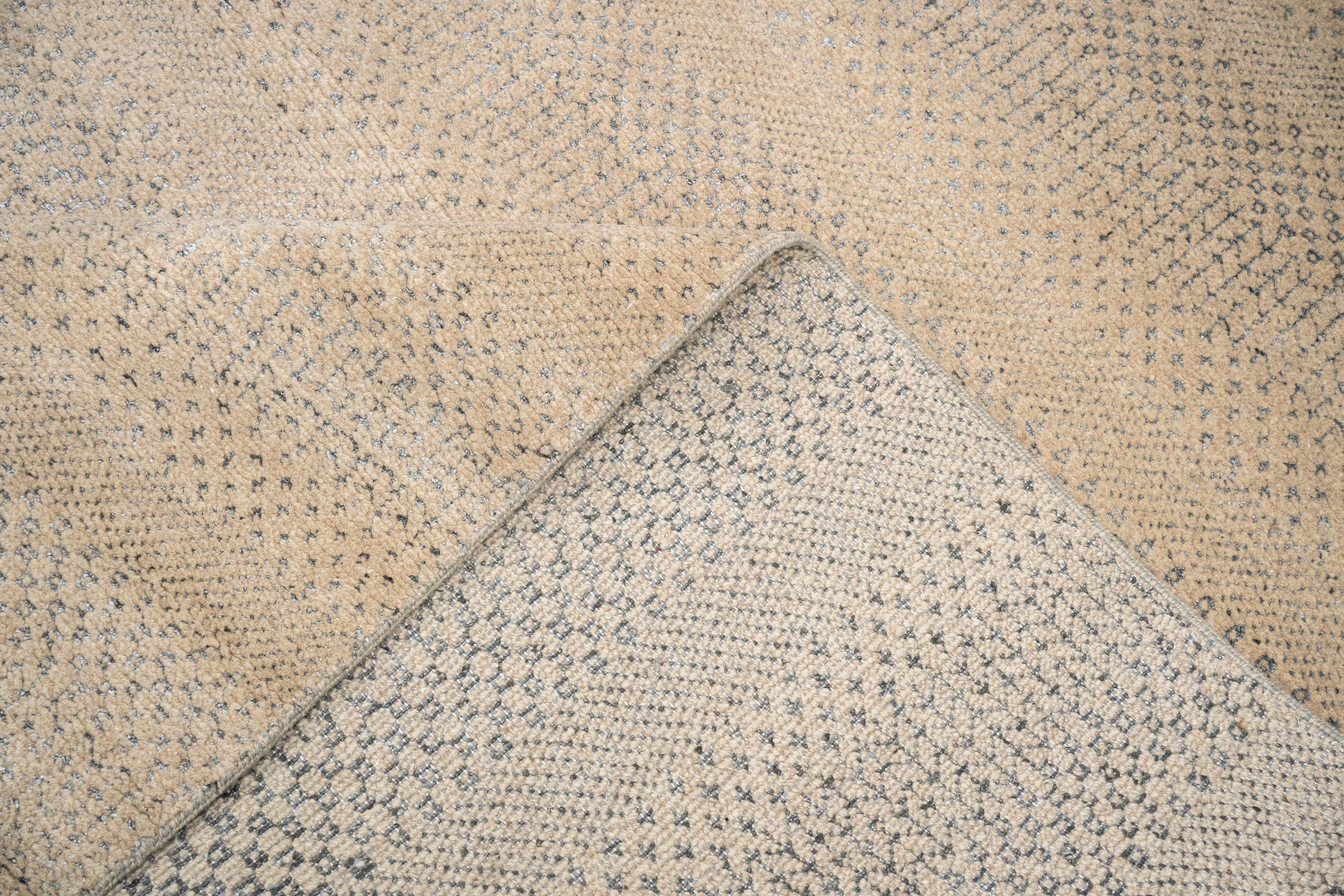 Handknotted Carpet, DIA- 1325 MCN, Natural & Black