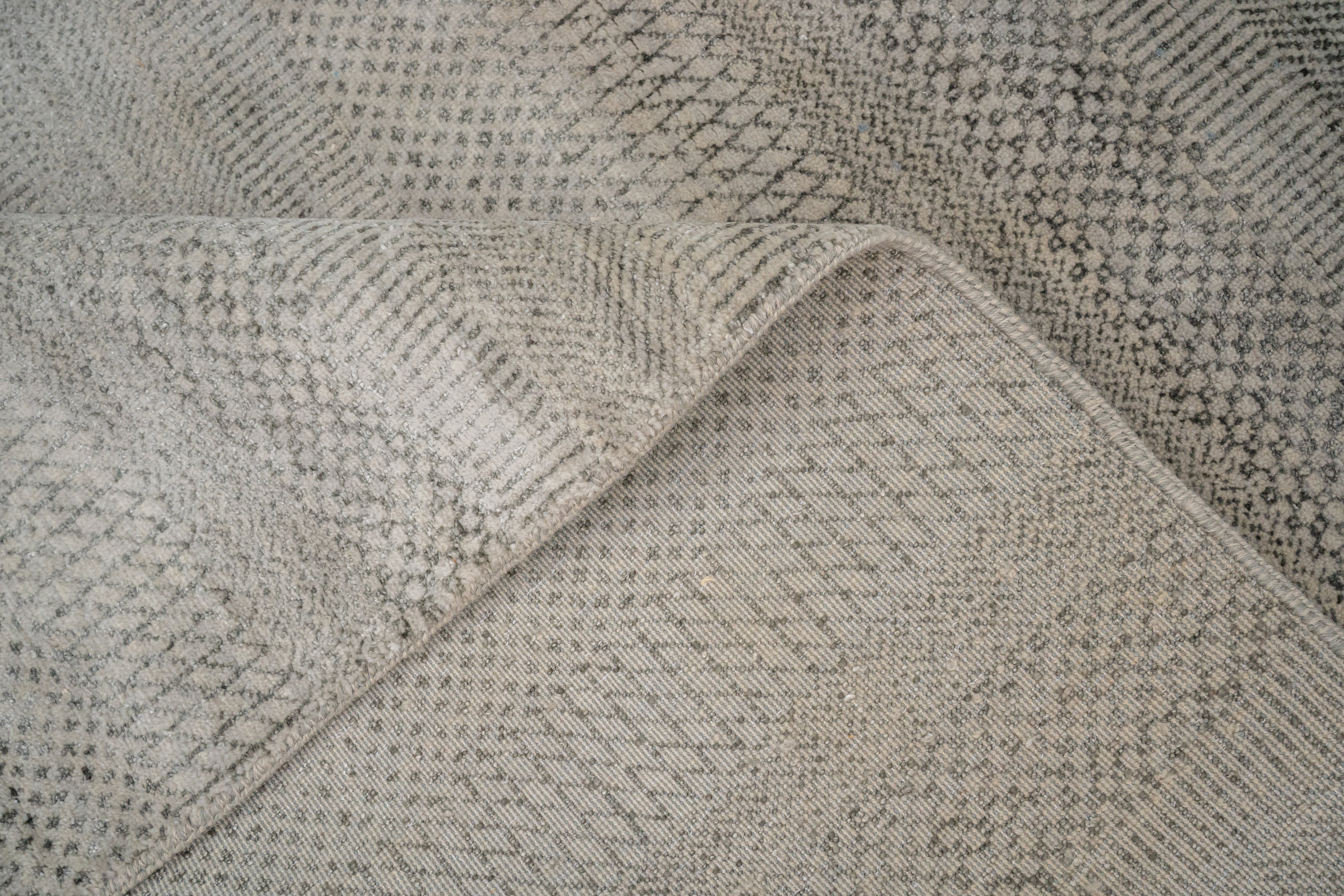 Handknotted Carpet DIA- 1325 MCN, Spanish Gray & Black Olive