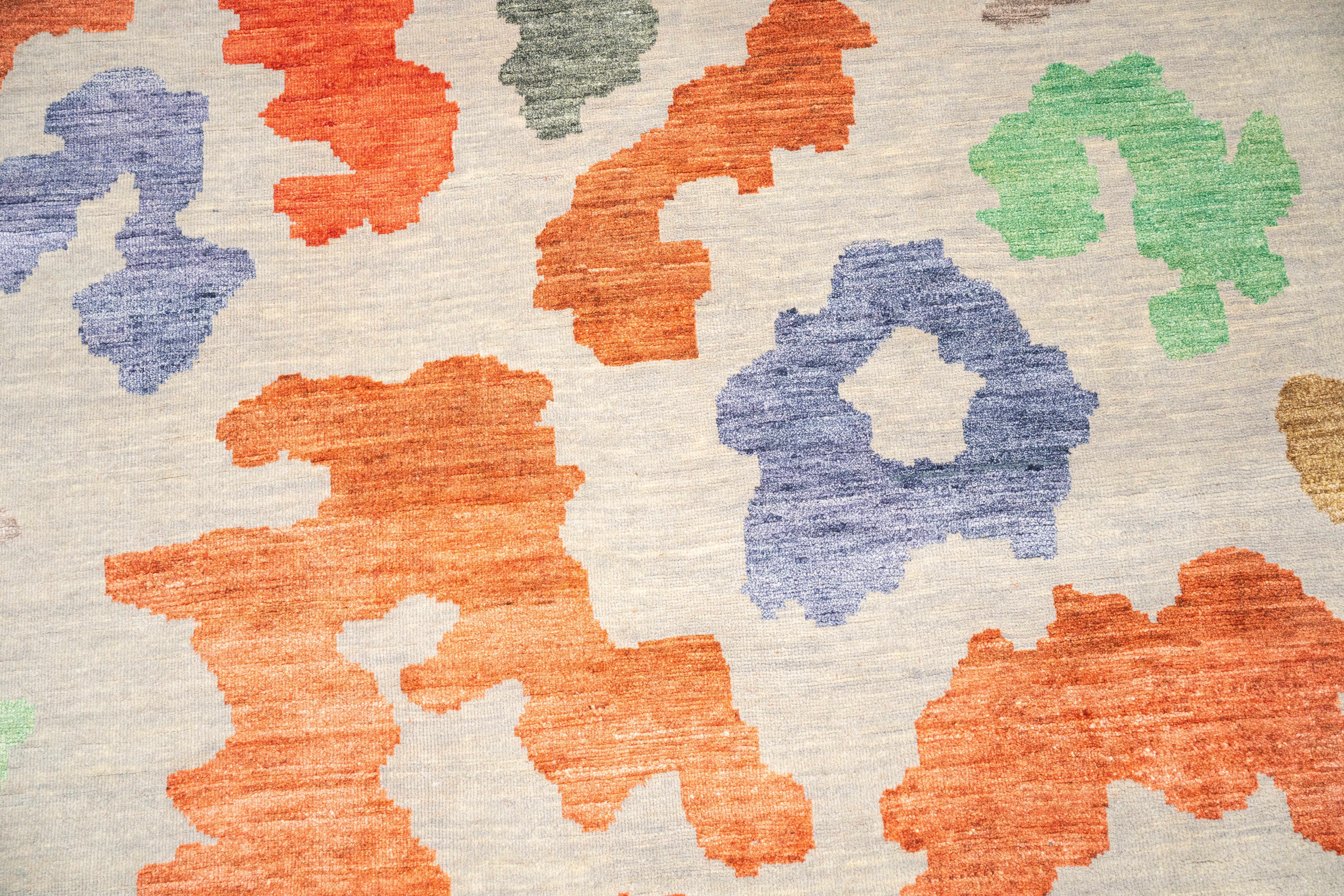 Handknotted Carpet, DIA: 1356 DC-CLOUD Alabaster & Multi