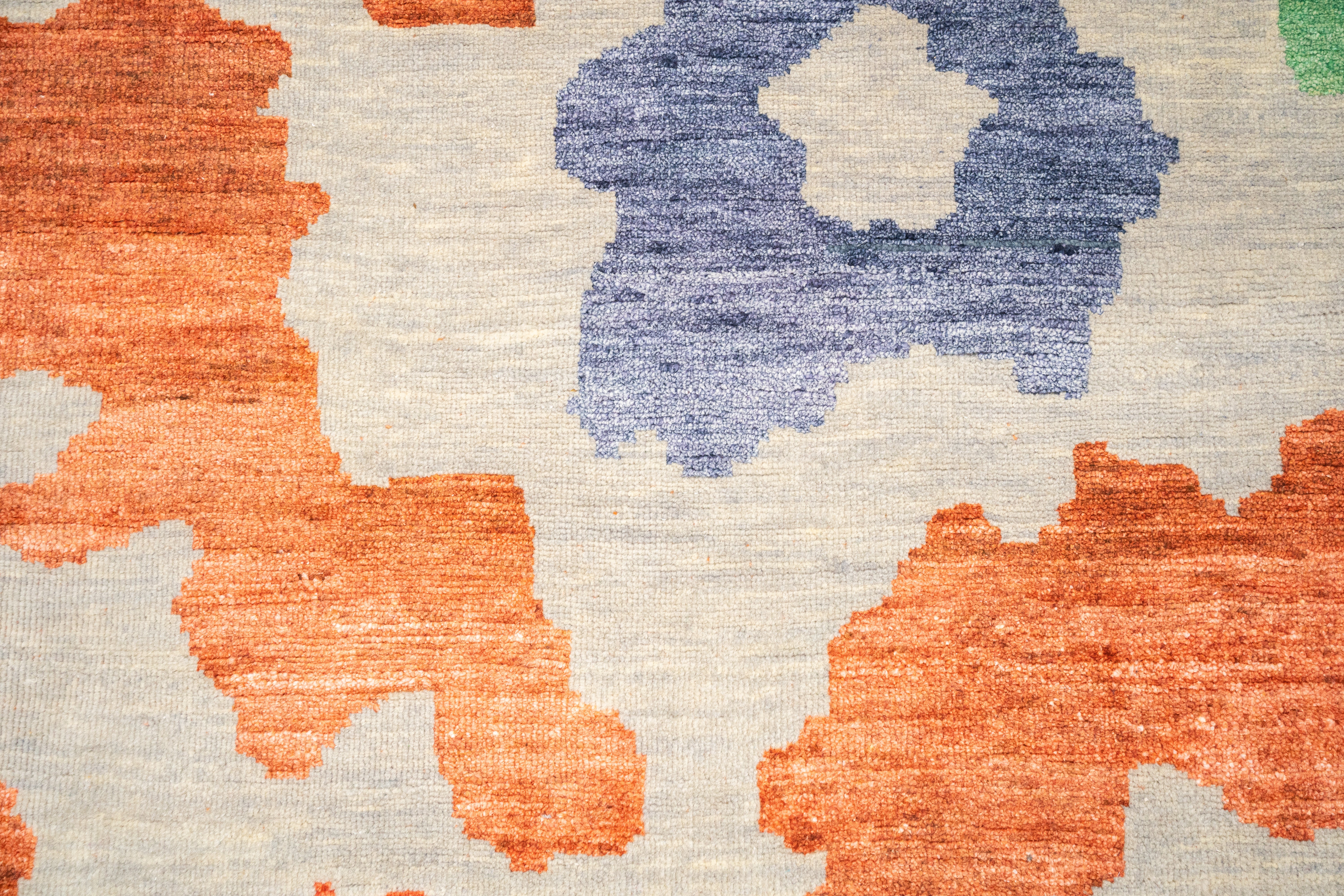 Handknotted Carpet, DIA: 1356 DC-CLOUD Alabaster & Multi