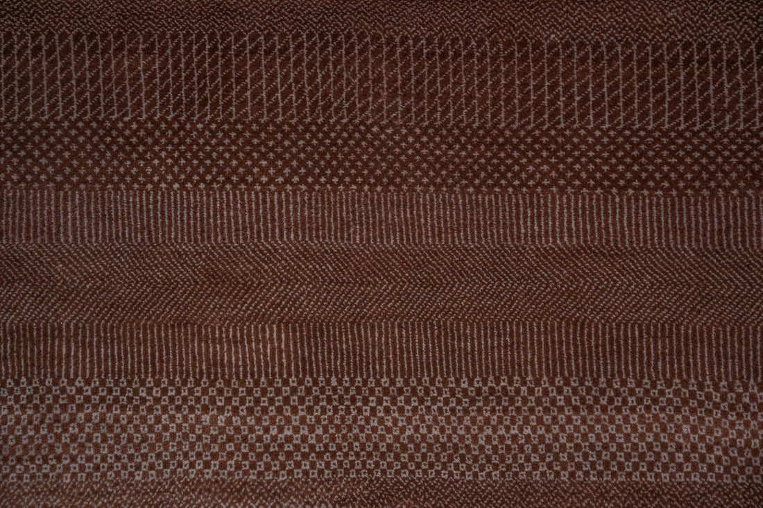 Handknotted Carpet DIA- 1364 MCN,  Coffee & Silver