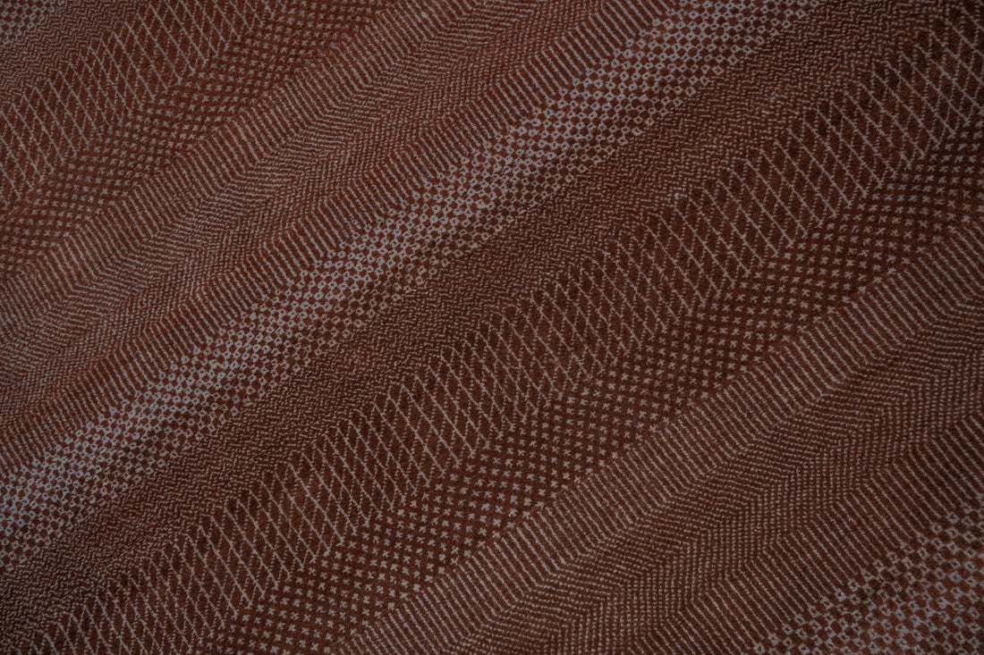 Handknotted Carpet DIA- 1364 MCN,  Coffee & Silver