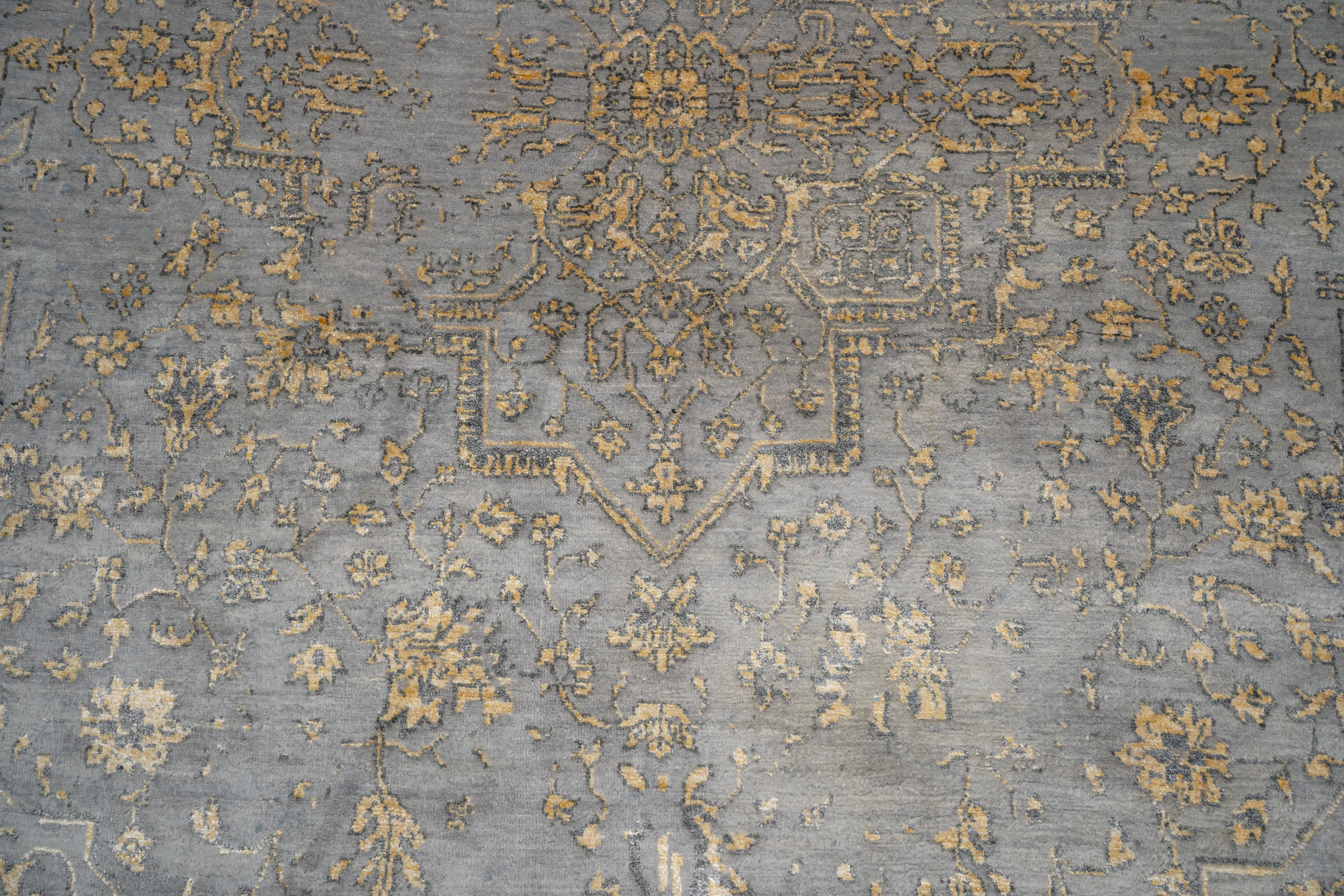 Handknotted Rug DIA- 1367 SERAPI Old Silver & Brown Yellow