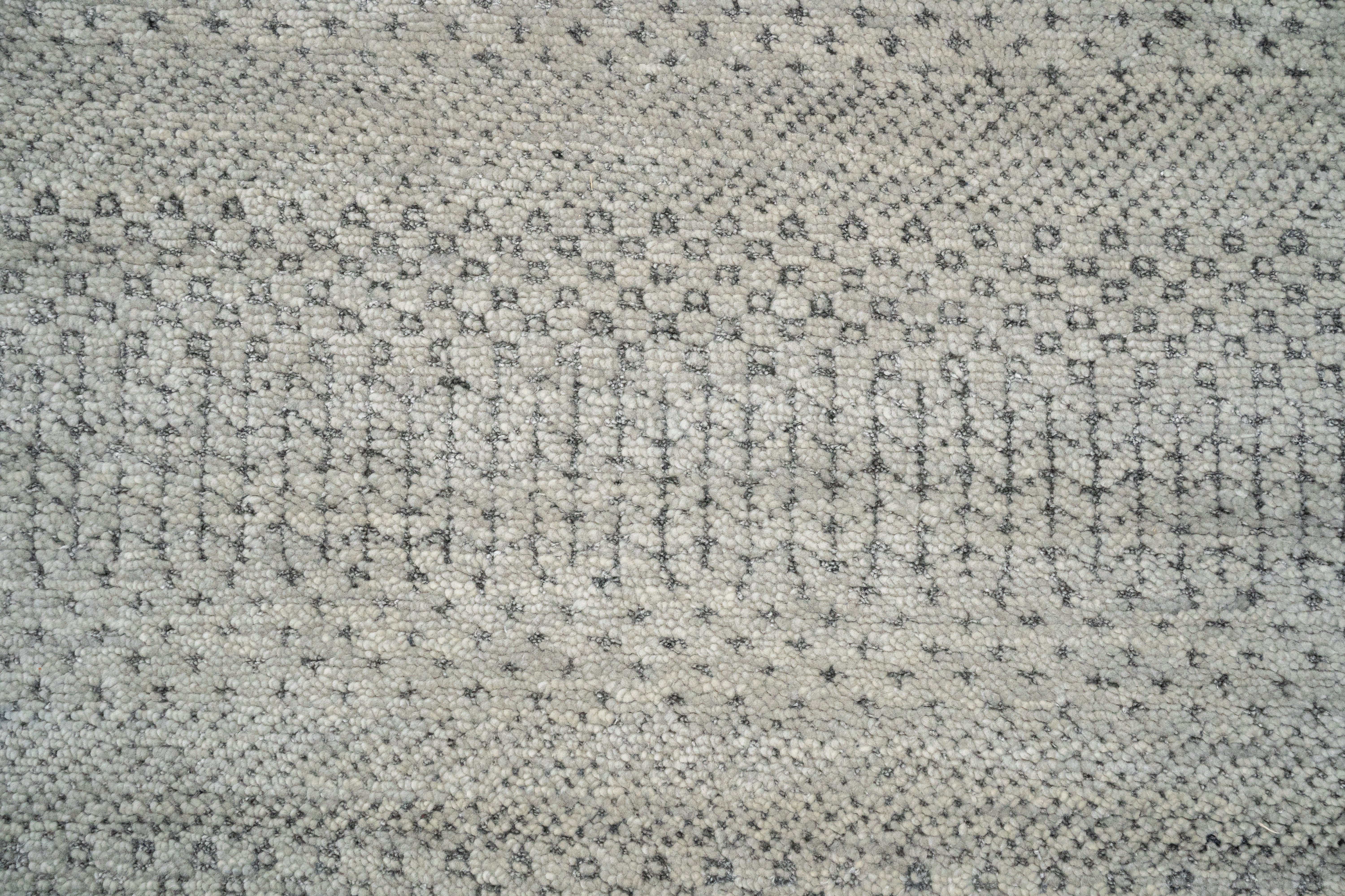 Handknotted Carpet DIA- 1396 MCN, Silver & Black