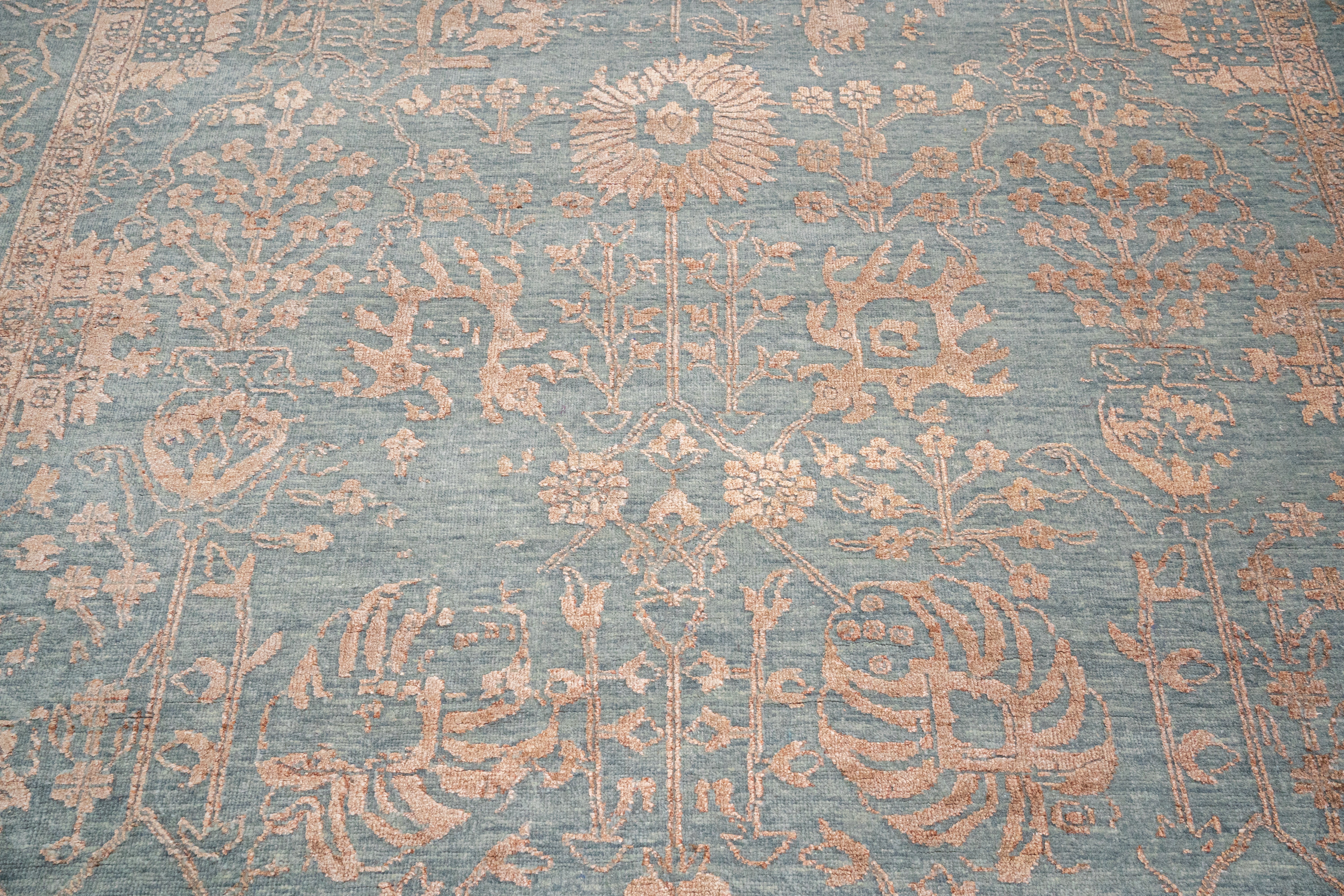 Handknotted Carpet, DIA - 14-02 VASE 3, Quick Silver & French Beige