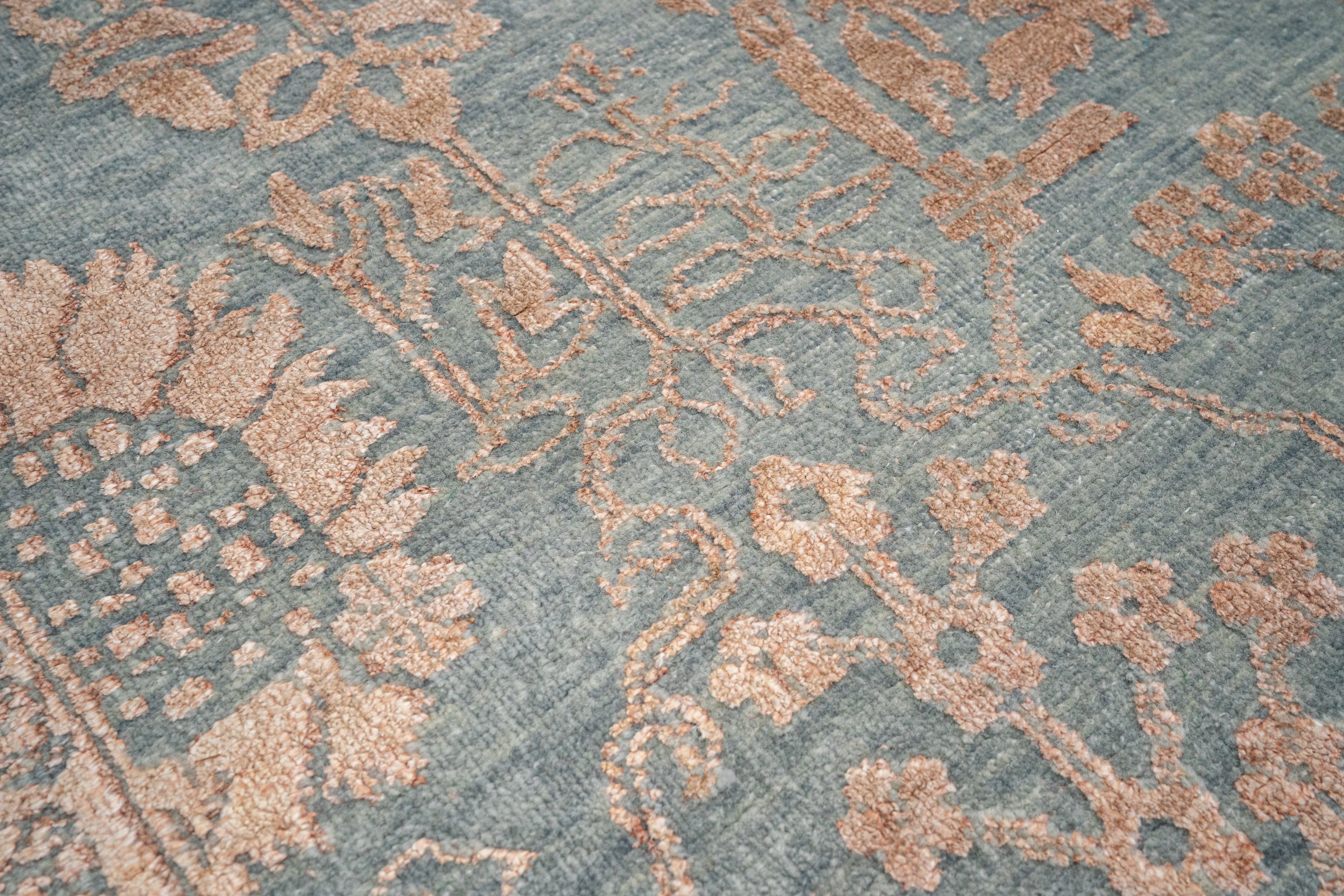 Handknotted Carpet, DIA - 14-02 VASE 3, Quick Silver & French Beige