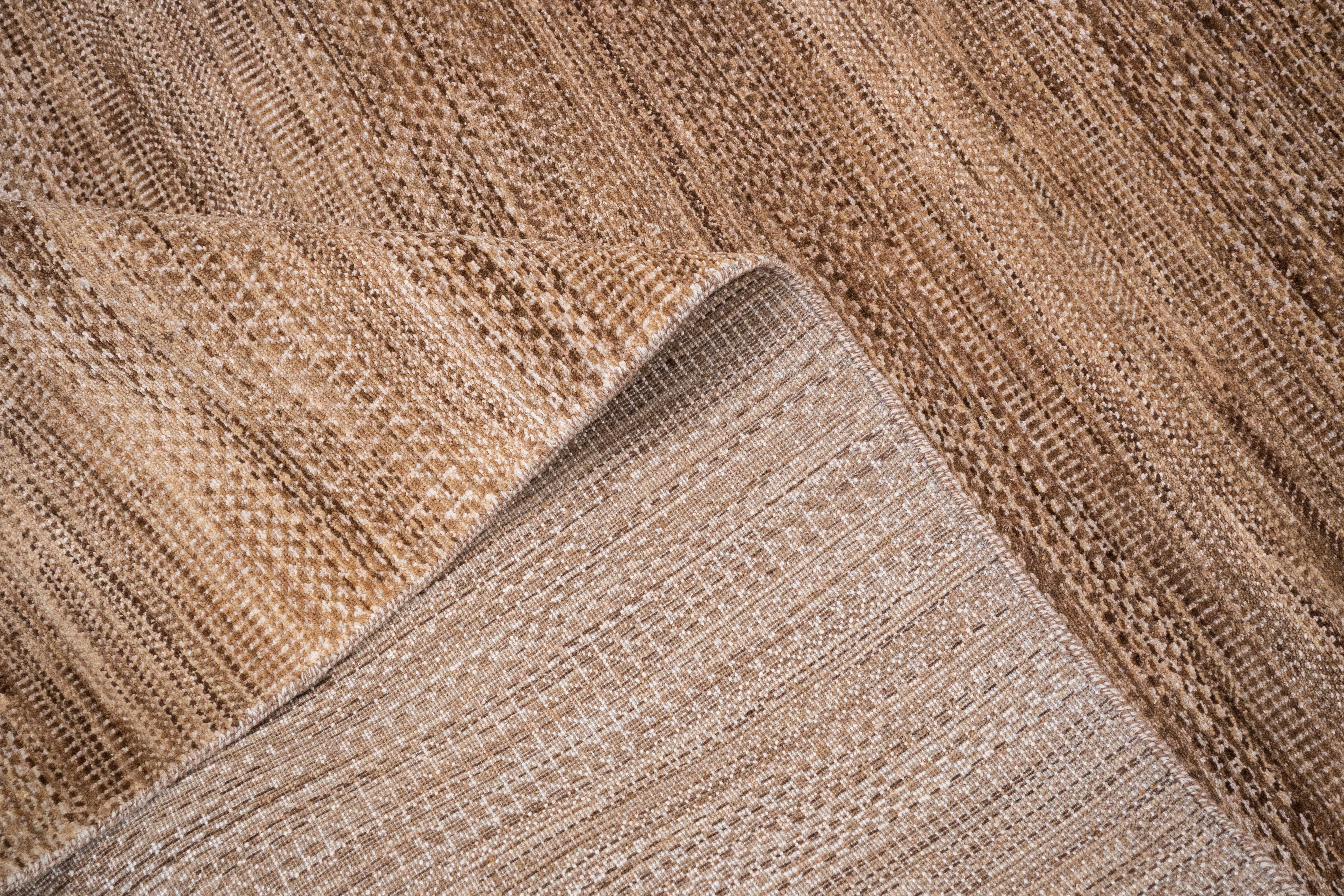 Handknotted Carpet DIA- 1402 MCN, Camel & Dyke Brown