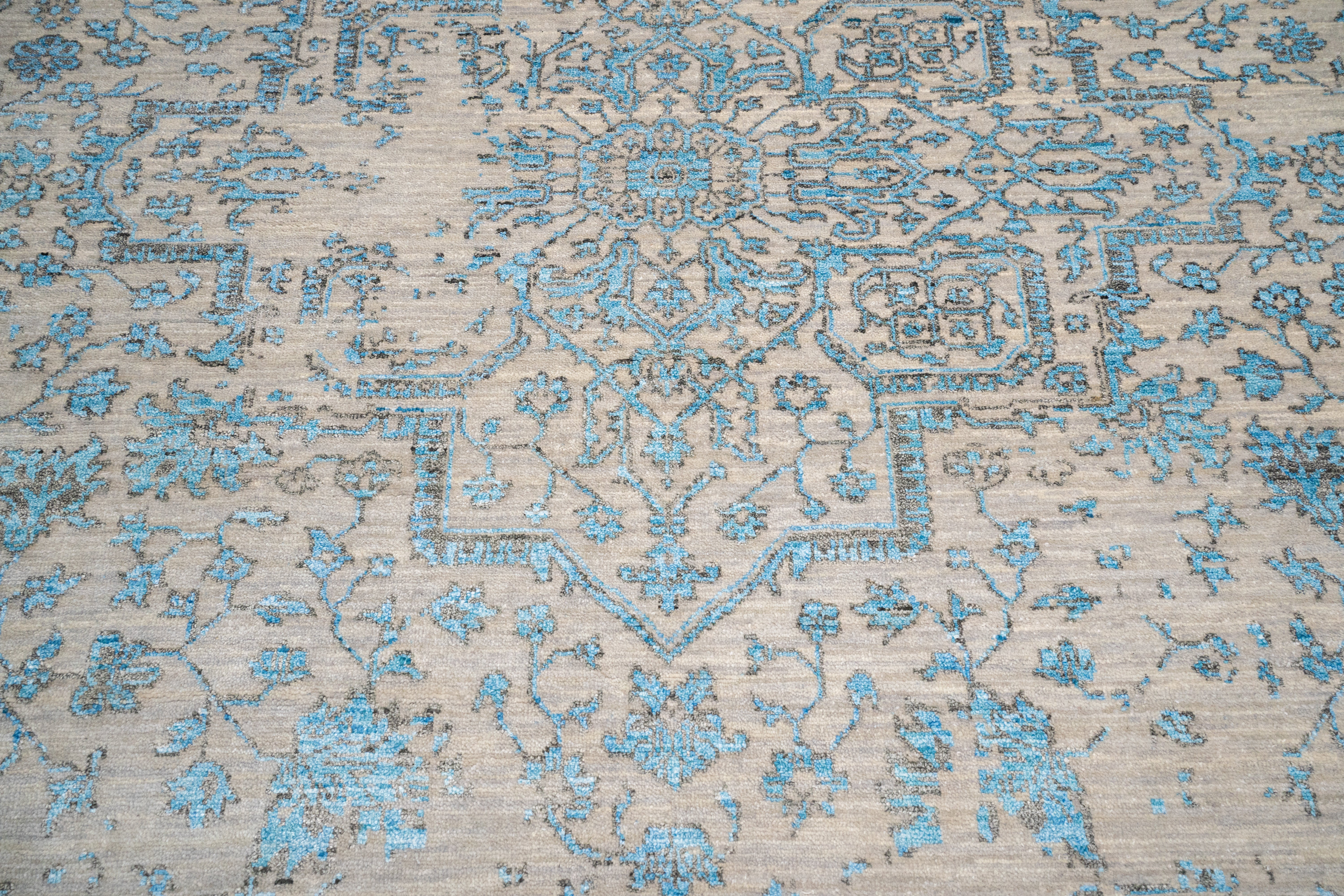 Handknotted Carpet, DIA: 1411 SERAPI, Silver & Aqua