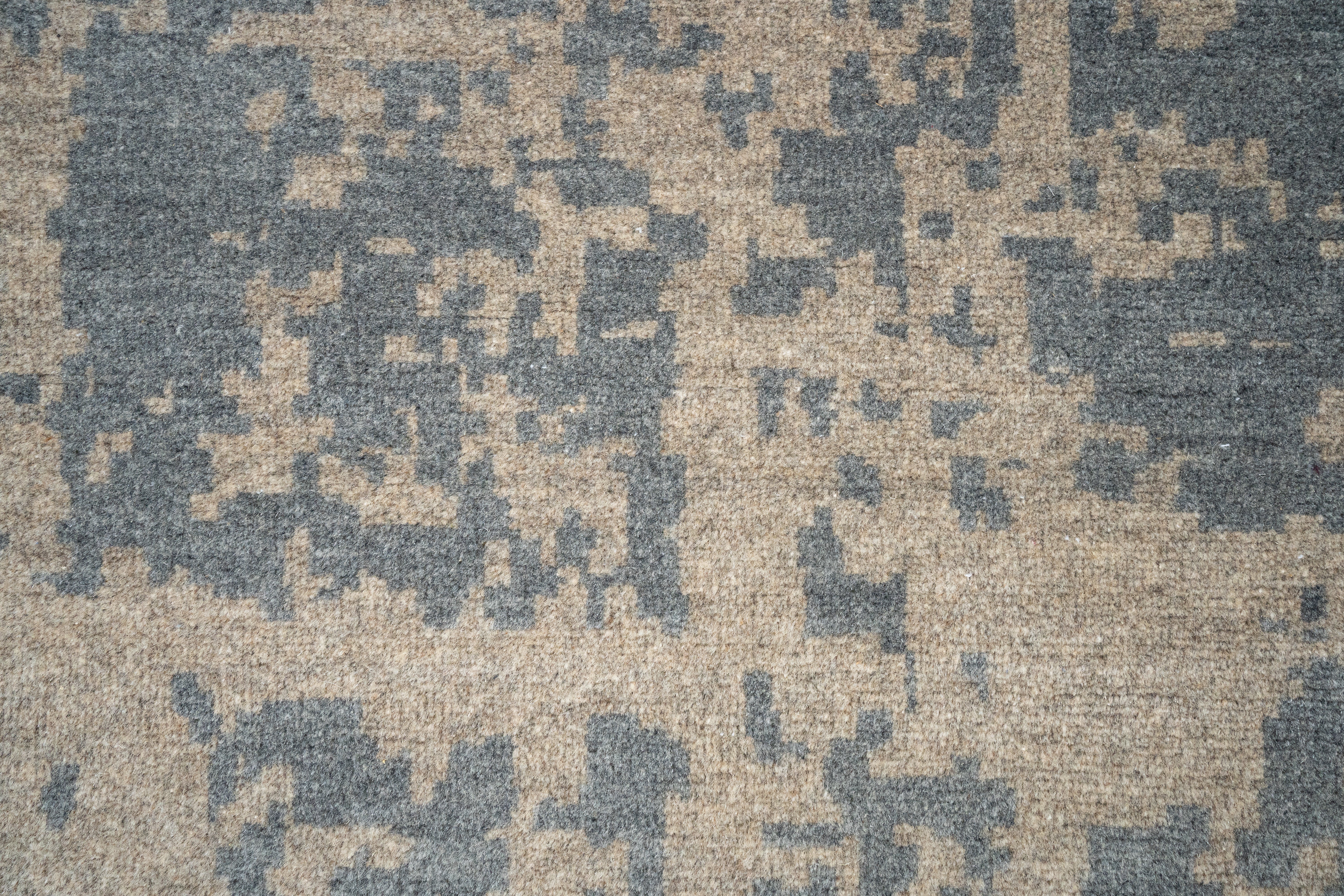 Handknotted Carpet DIA- 1492 CHECK Design, Pale Silver & Dolphin Gray