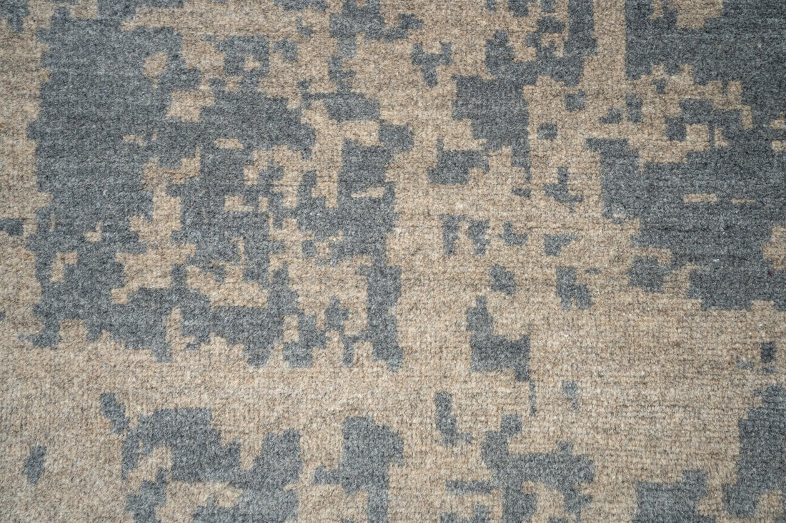 Handknotted Carpet DIA- 1492 CHECK Design, Pale Silver & Dolphin Gray