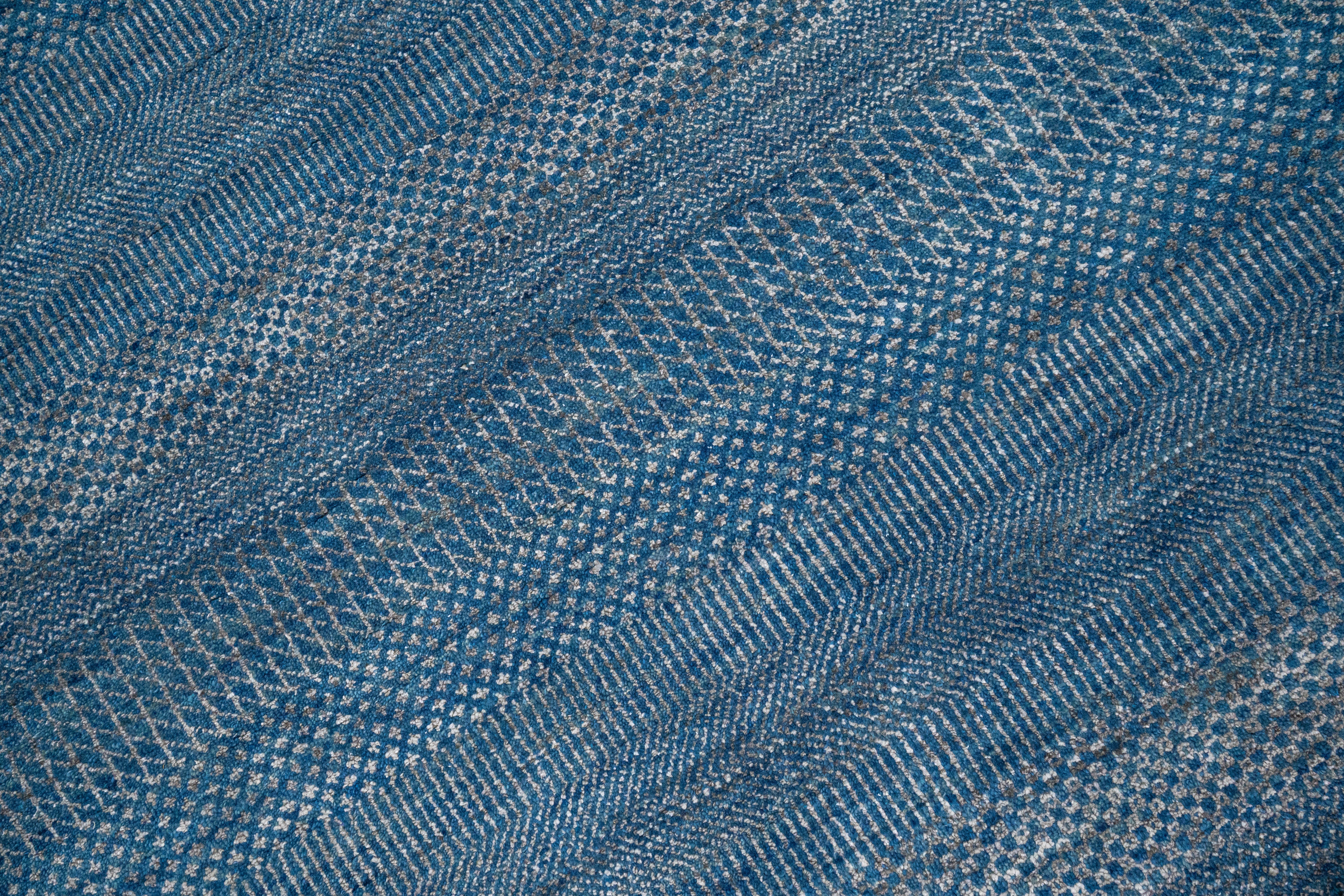 Handknotted Carpet DIA- 1499 MCN,  Metallic Blue & Silver