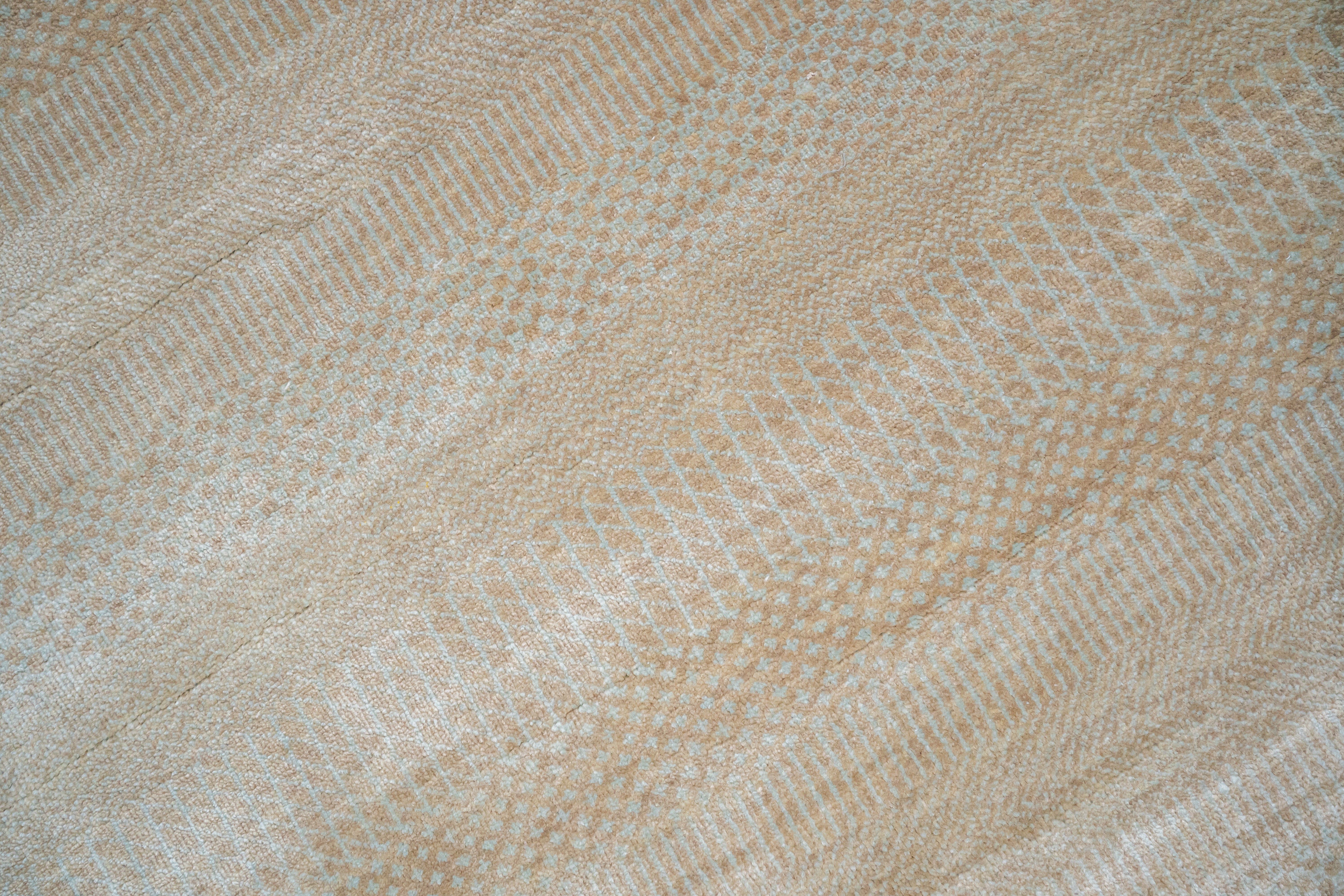 Handknotted Carpet DIA- 15 MCN, Khaki & Silver Sand