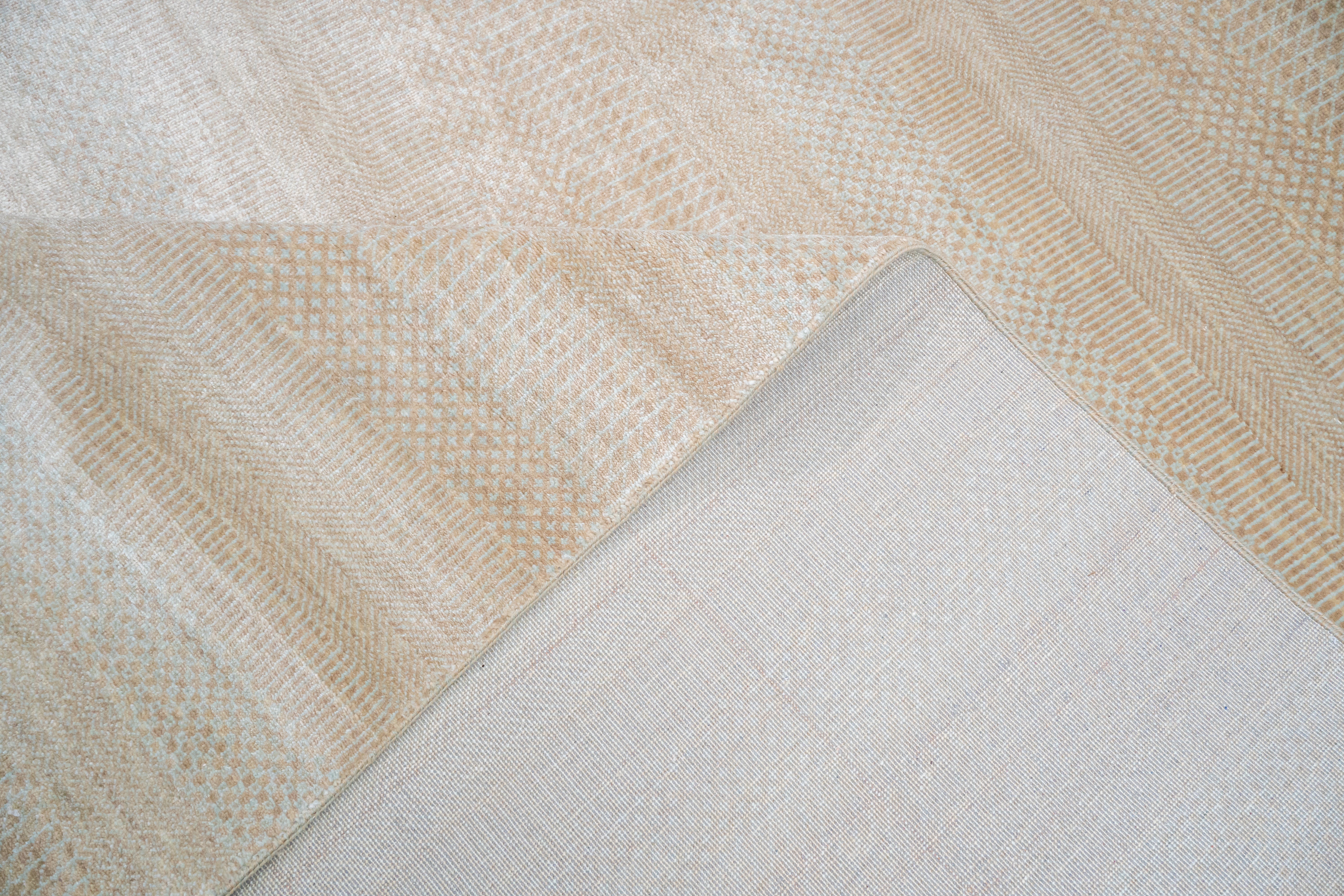 Handknotted Carpet DIA- 15 MCN, Khaki & Silver Sand