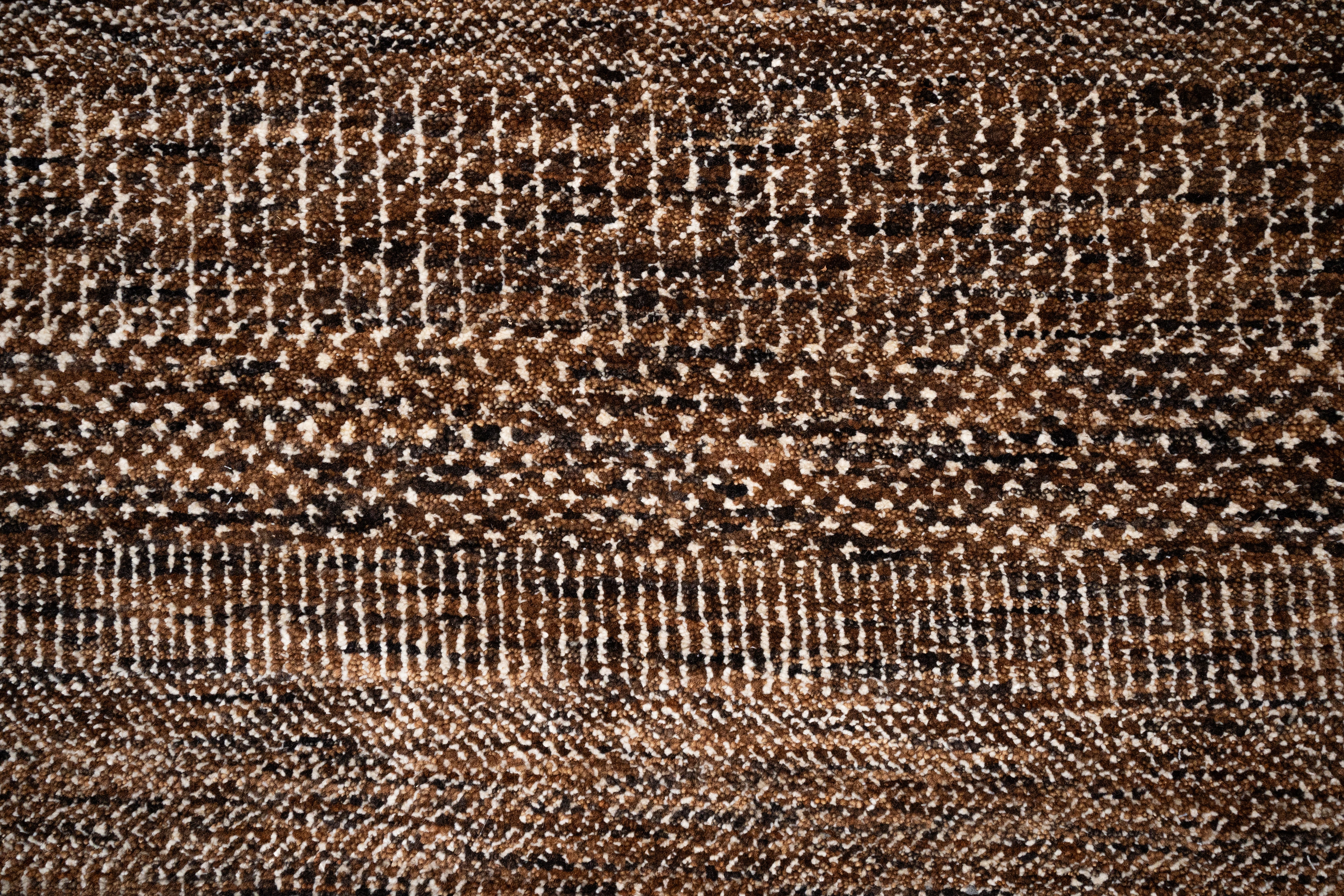 Handknotted Carpet DIA- 1506 MCN,  Brown & Cream