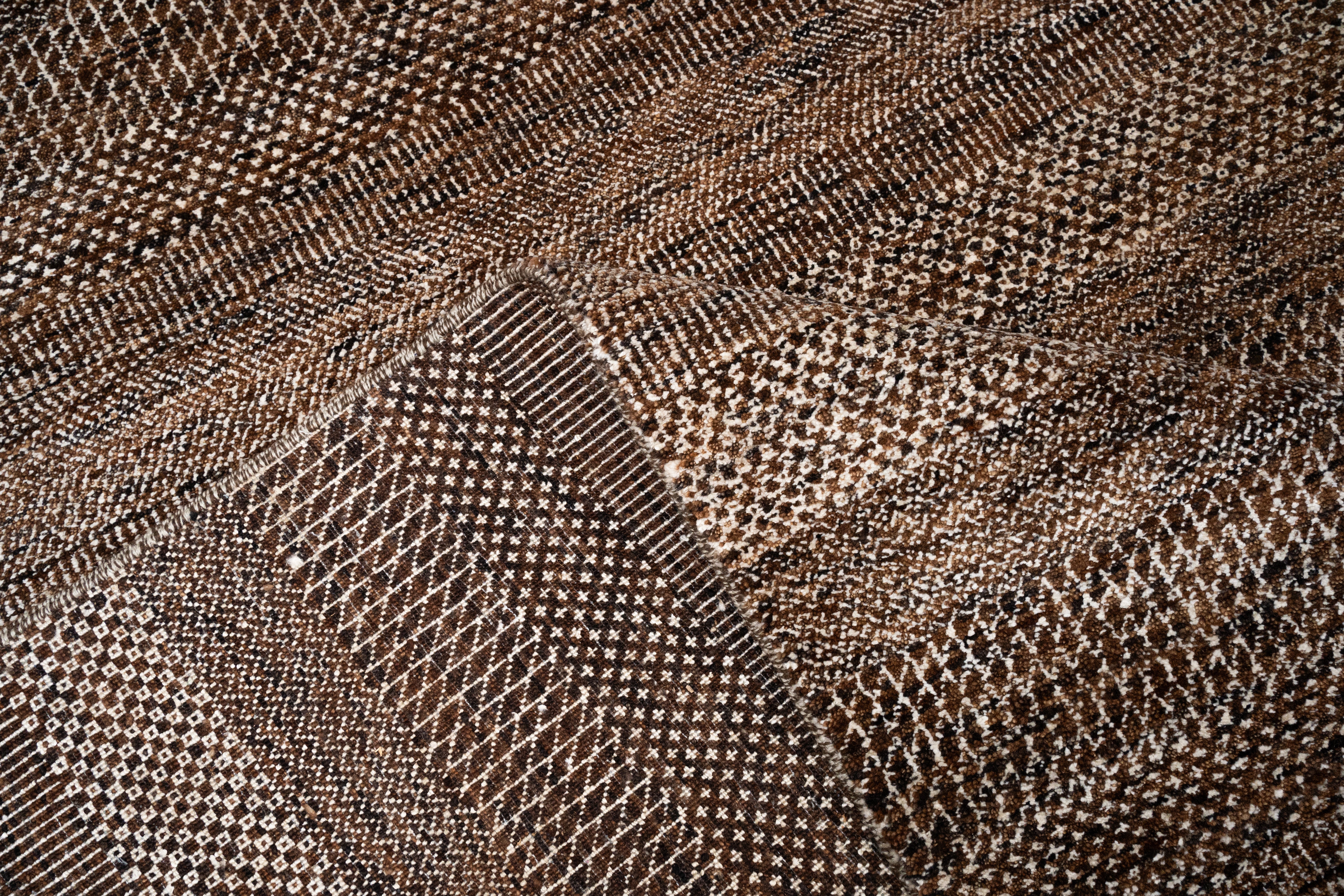 Handknotted Carpet DIA- 1506 MCN,  Brown & Cream