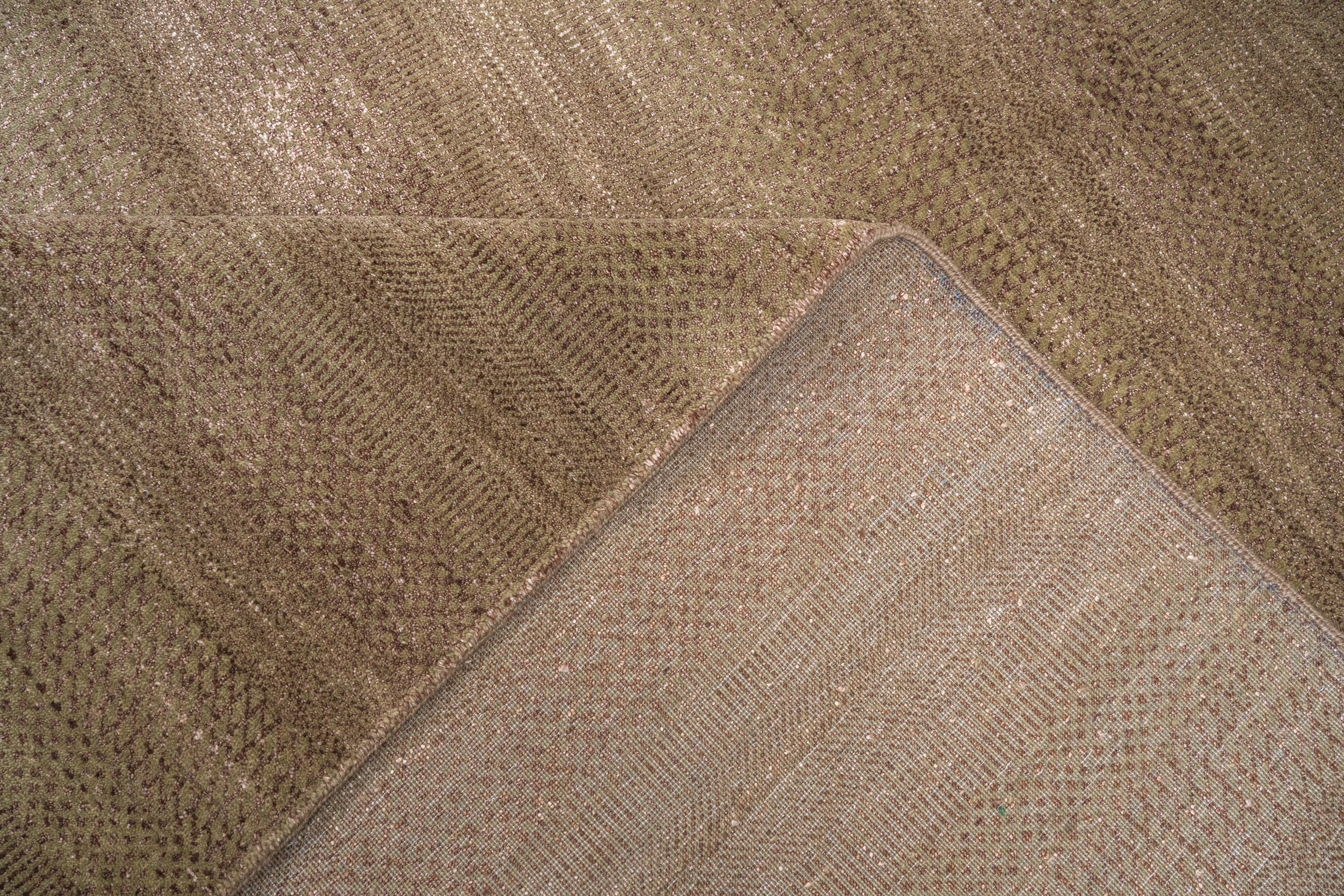 Handknotted Carpet DIA- 1529 MCN,  Natural & Brown