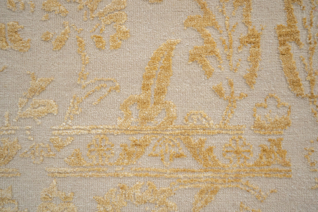 Handknotted Carpet DIA- 154 M28, Ivory & Gold