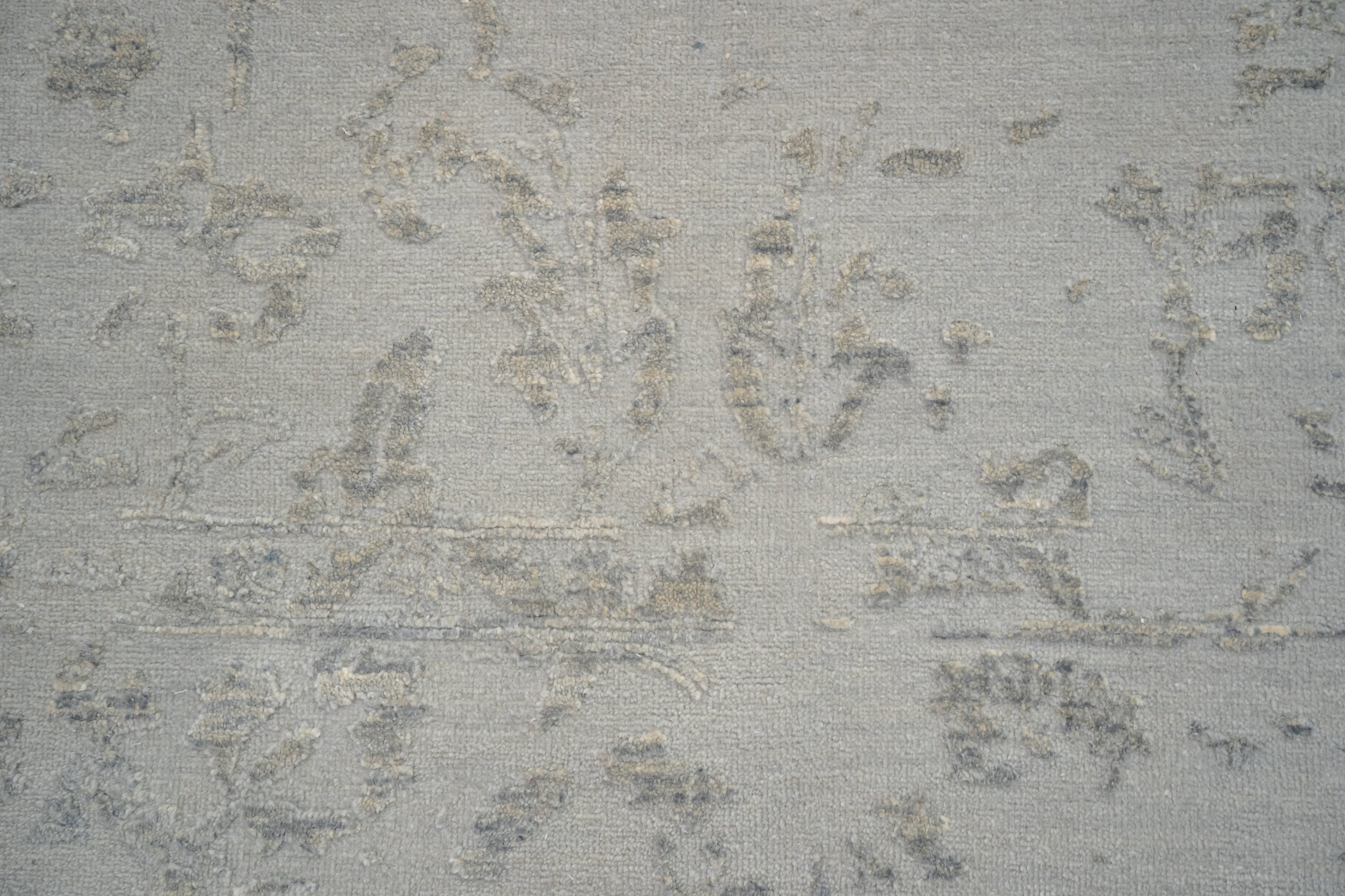 Handknotted Rug  DIA- 155 M-28 Argent & Titanium