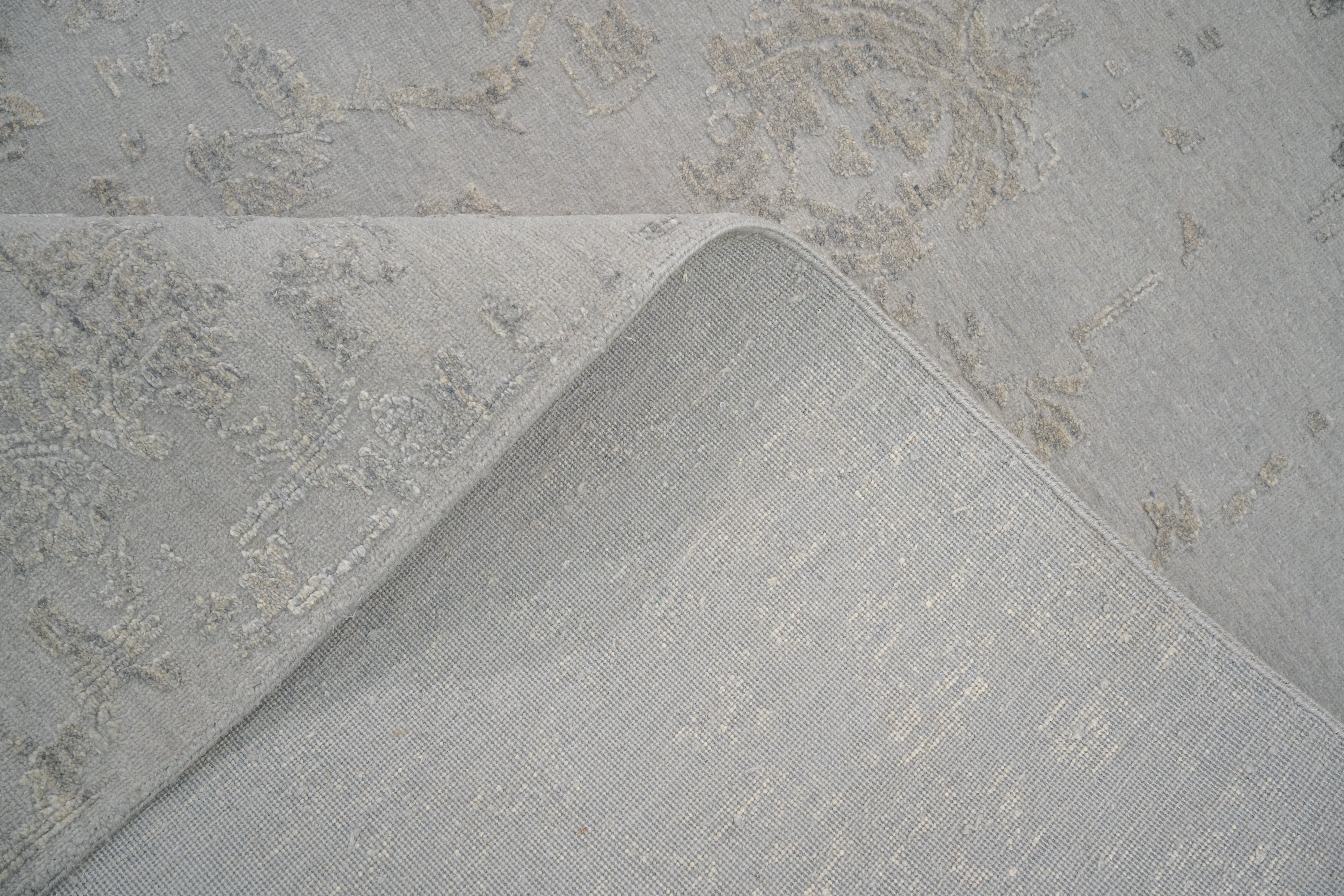 Handknotted Rug  DIA- 155 M-28 Argent & Titanium