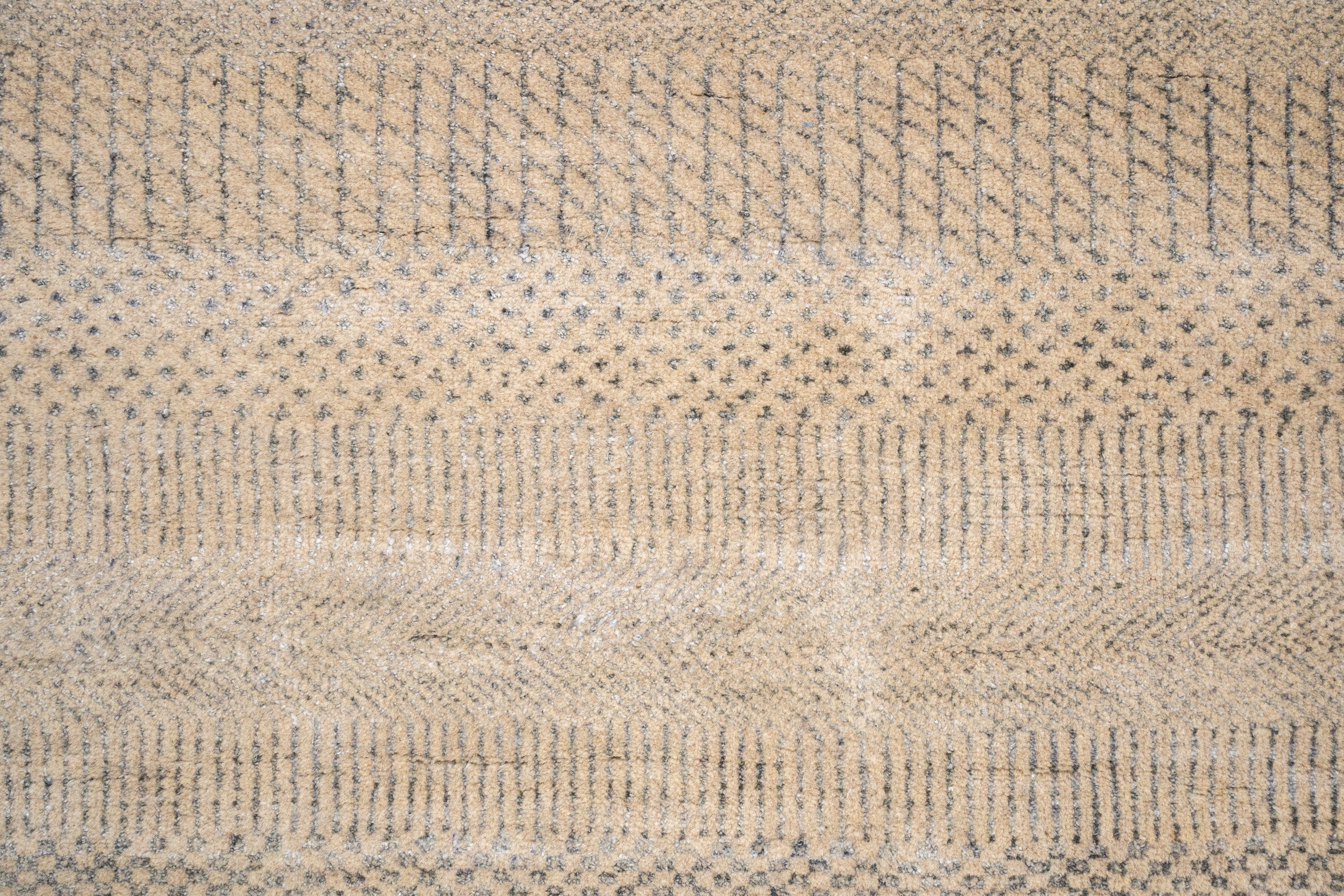 Handknotted Carpet DIA- 158 MCN,  Natural & Gray