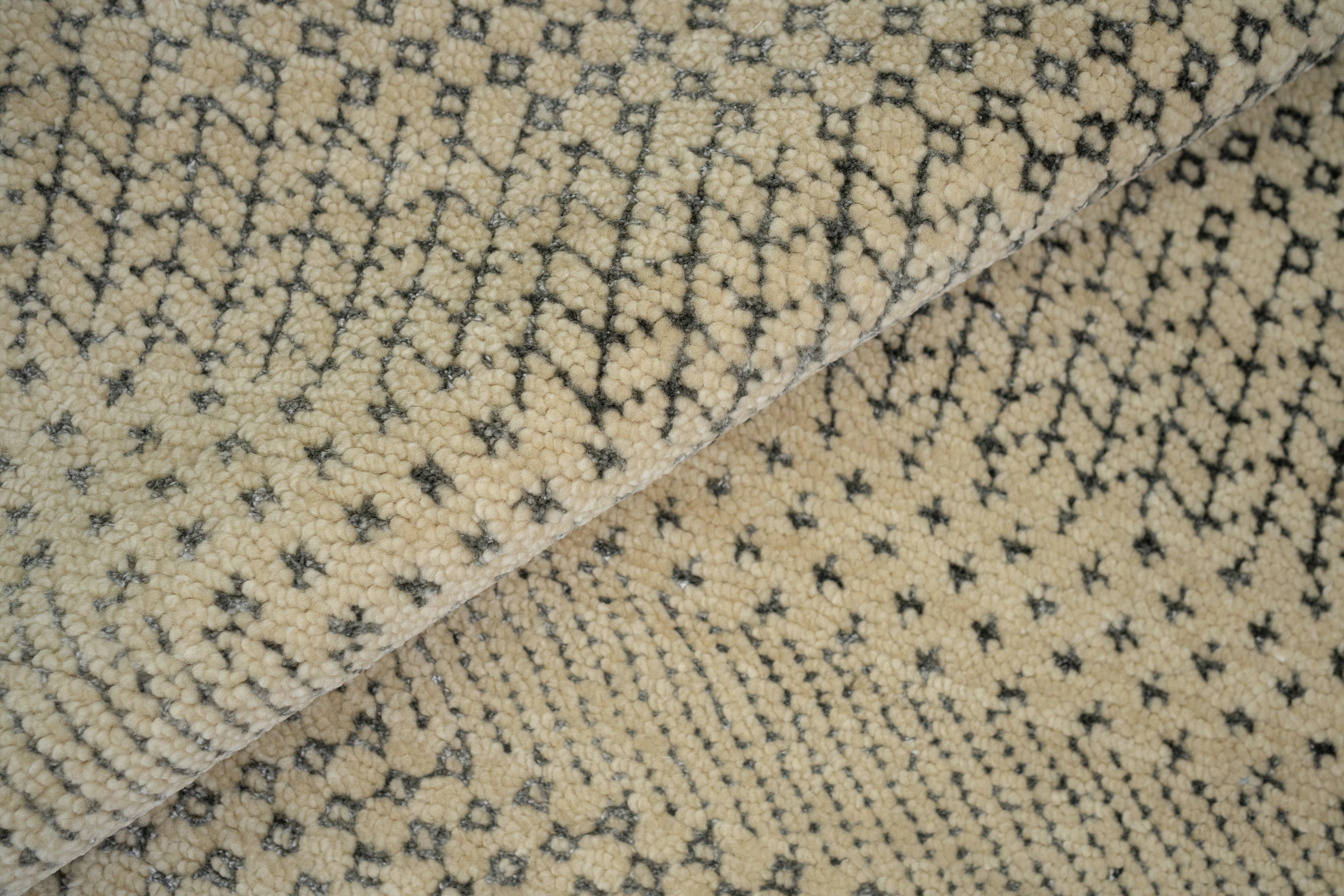 Handknotted Carpet DIA- 1612