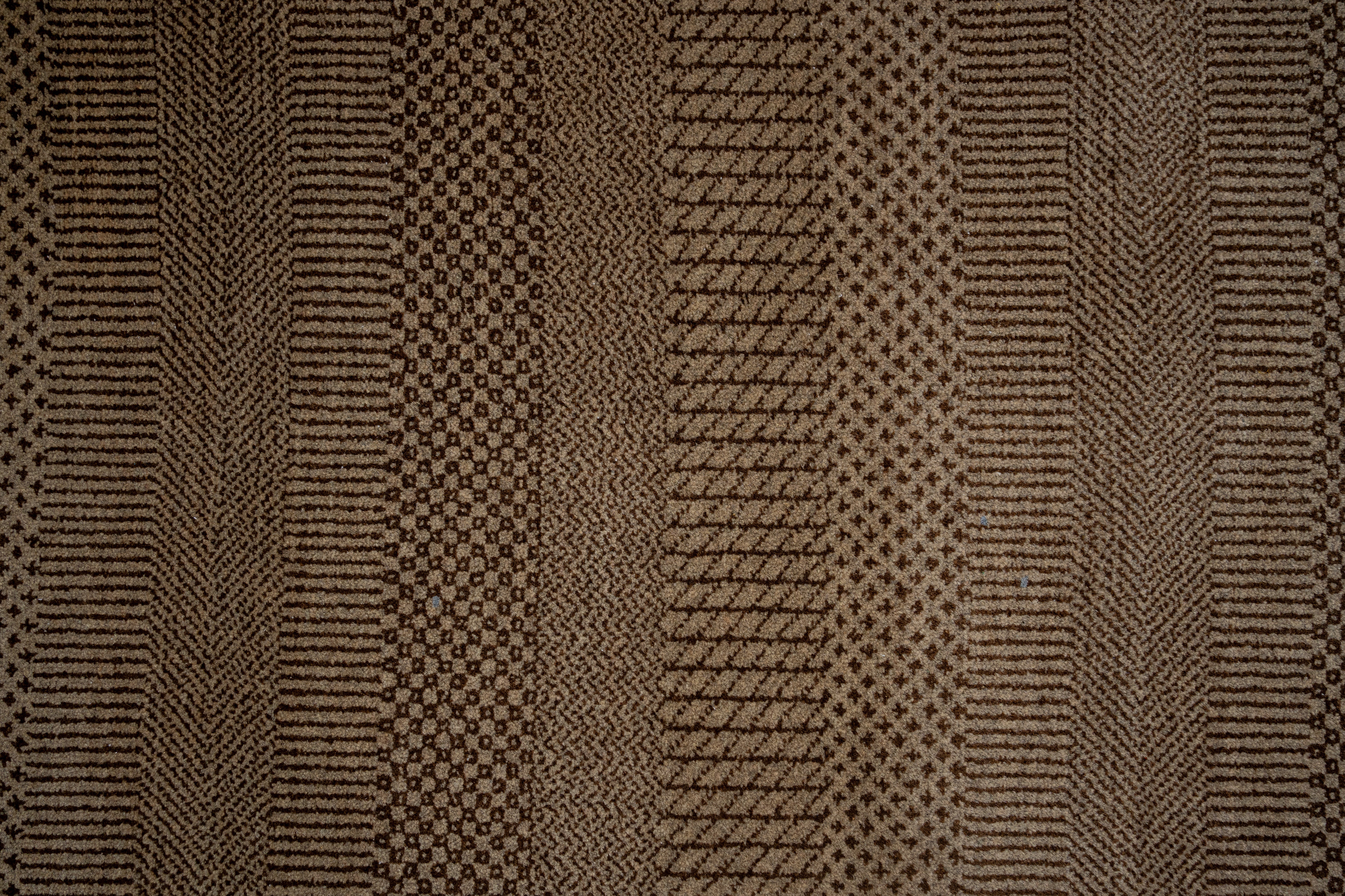 Handknotted Carpet DIA- 1661 MCN,  Natural & Brown