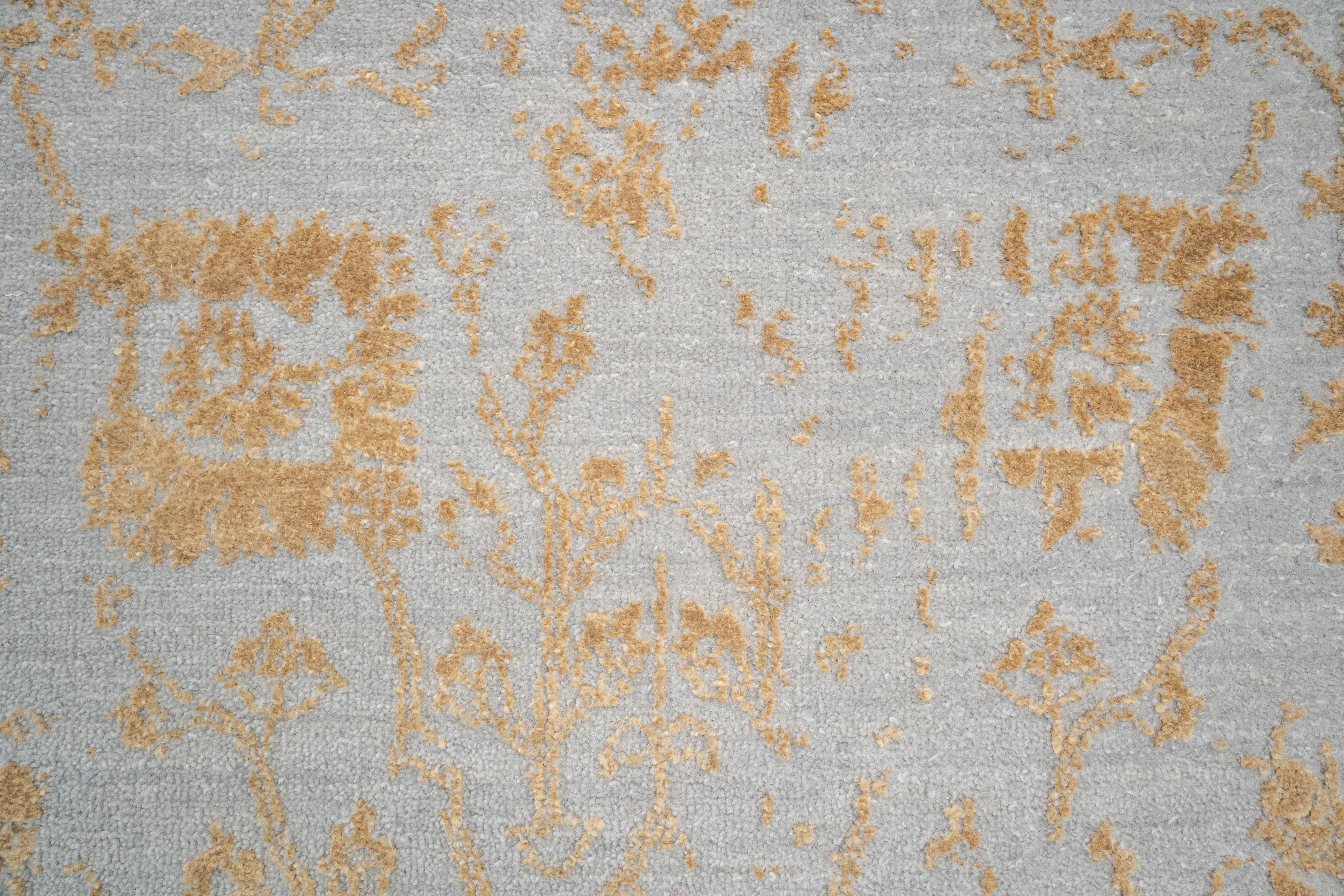 HandKnotted Runner Rug DIA- 1690 VASE 3, Ivory & Green