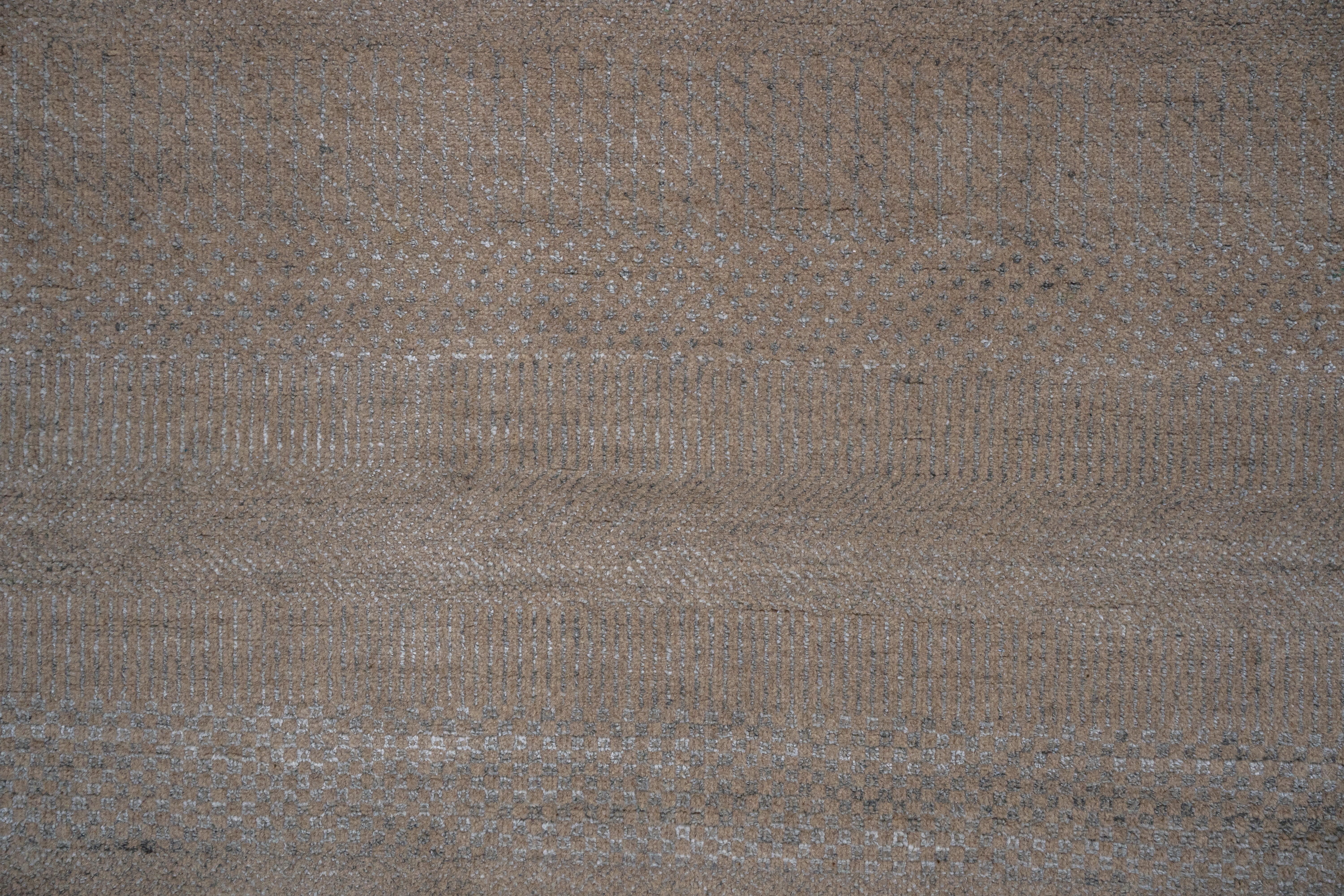 Handknotted Carpet DIA- 1722 MCN,  Natural & Gray