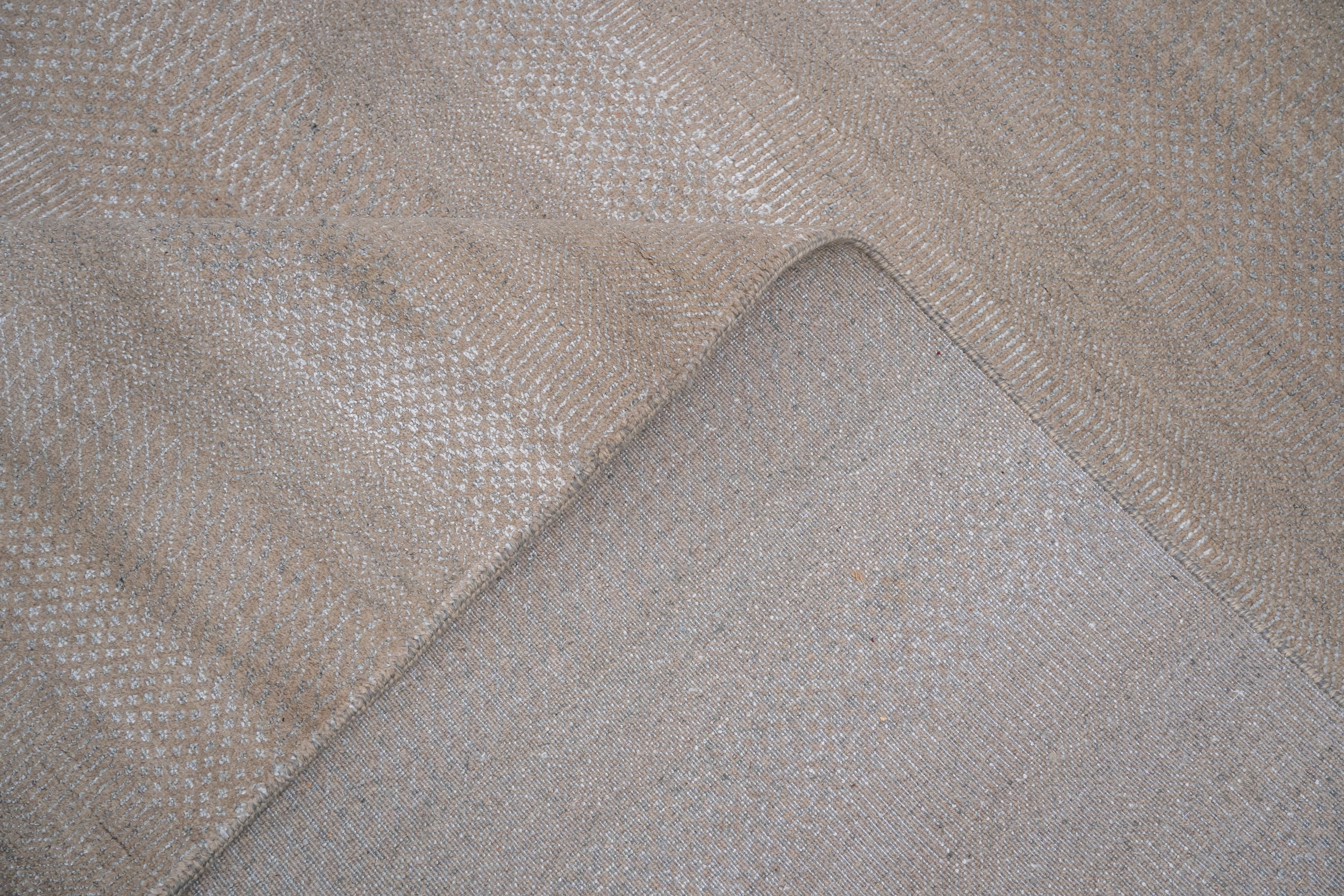Handknotted Carpet DIA- 1722 MCN,  Natural & Gray
