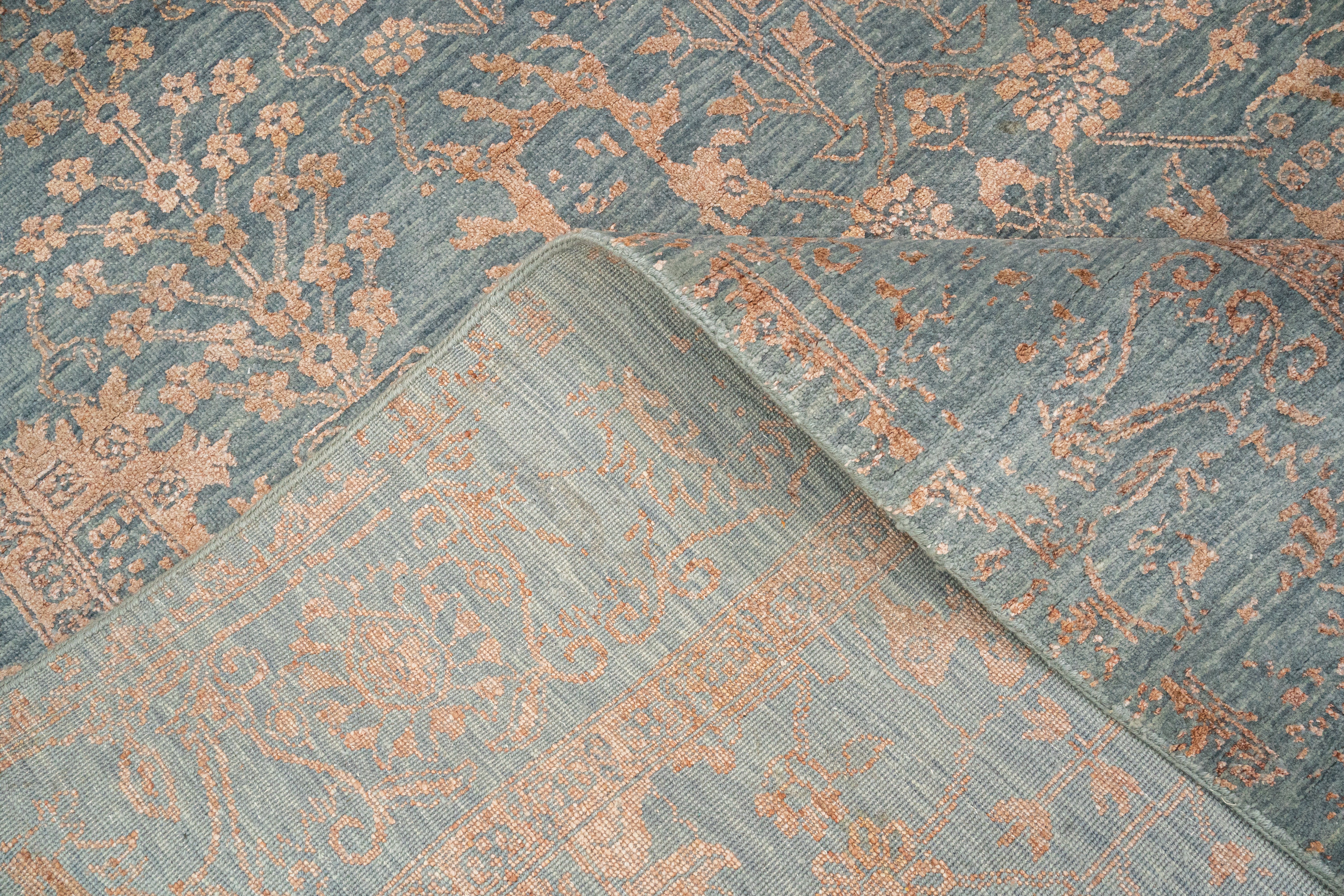 Handknotted Carpet, DIA - 1757 VASE 3, Smoke & Antique Brass