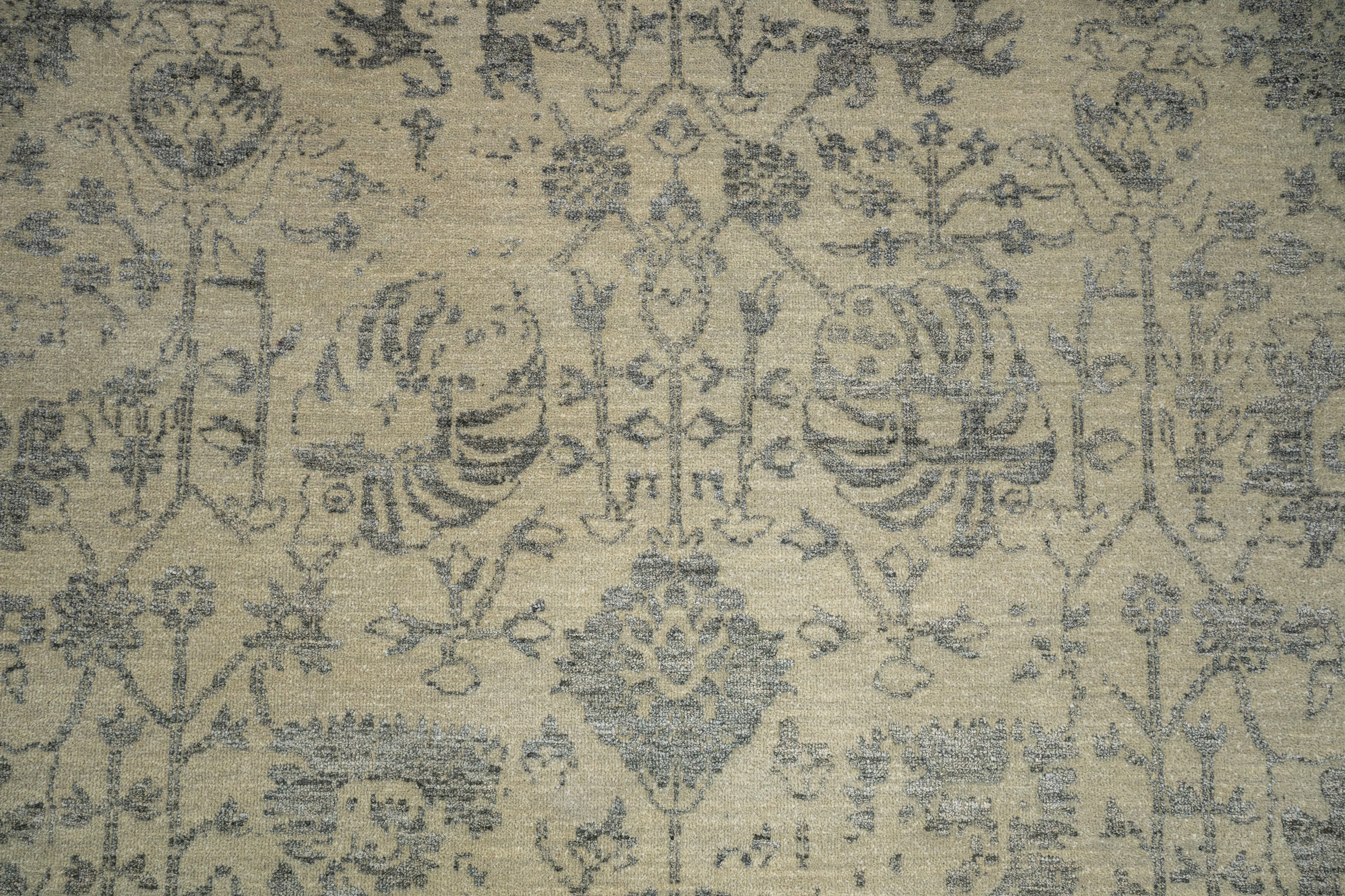 Handknotted Modern Carpet, DIA- 1779 VASE 3