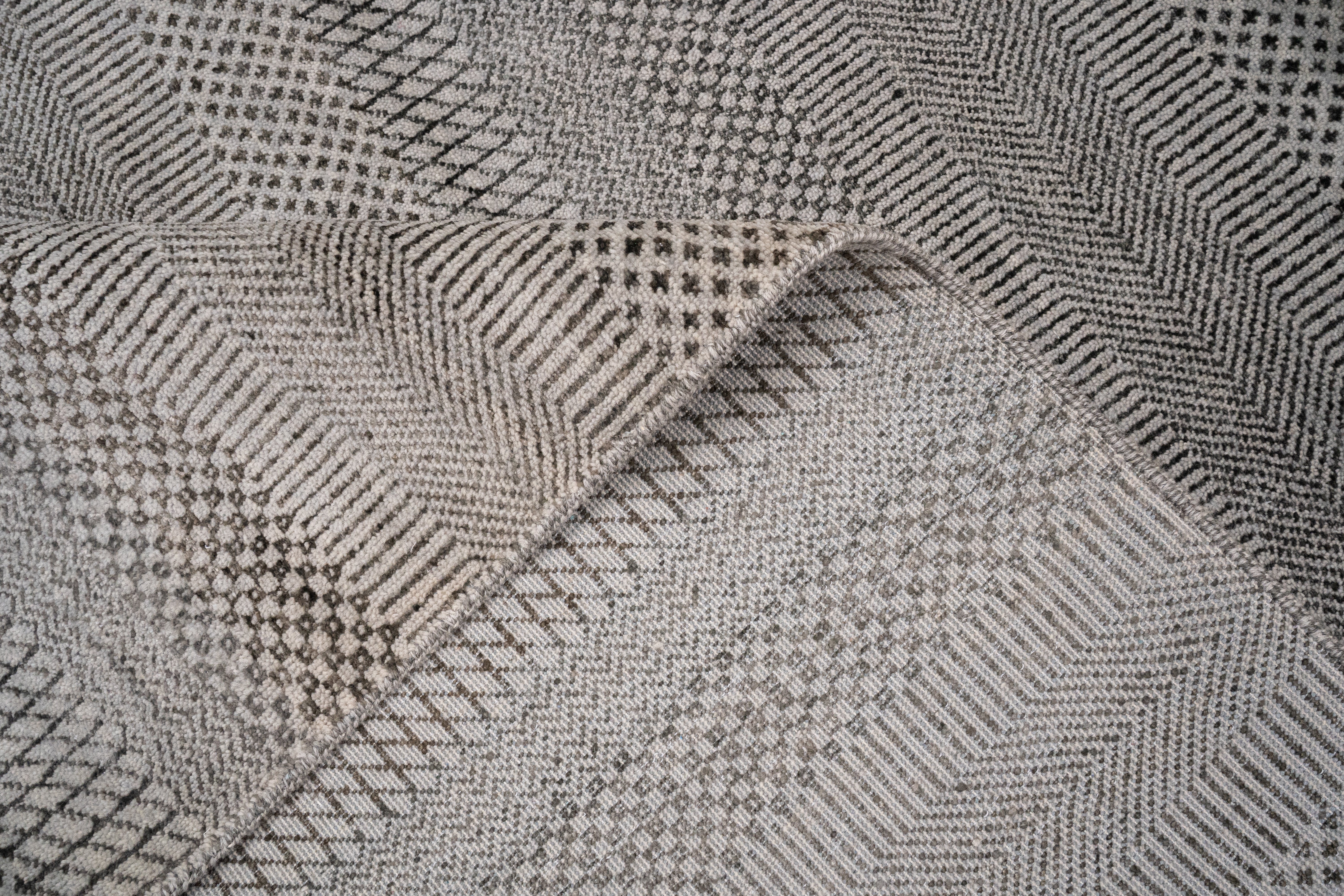 Handknotted Carpet DIA- 187 MCN,  Black Shadows & Raisin Black