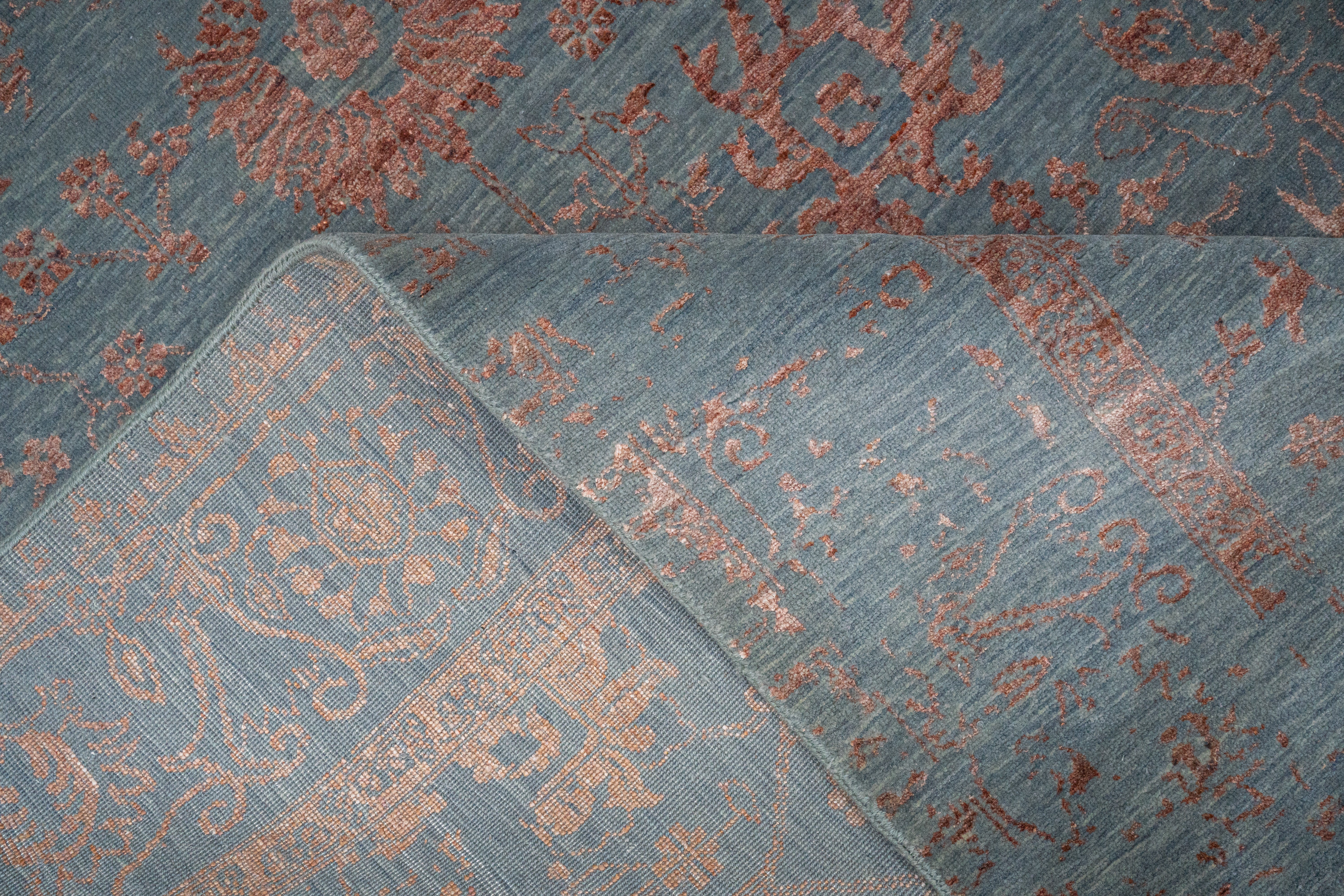 Handknotted Modern Carpet, DIA- 1879 VASE 3
