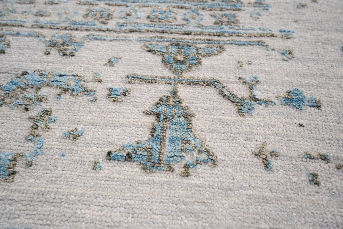 Handknotted Carpet DIA- 199 SERAPI, Pastel Gray, Rackley & Wenge
