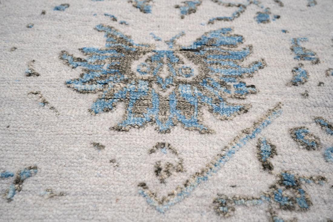 Handknotted Carpet DIA- 199 SERAPI, Pastel Gray, Rackley & Wenge