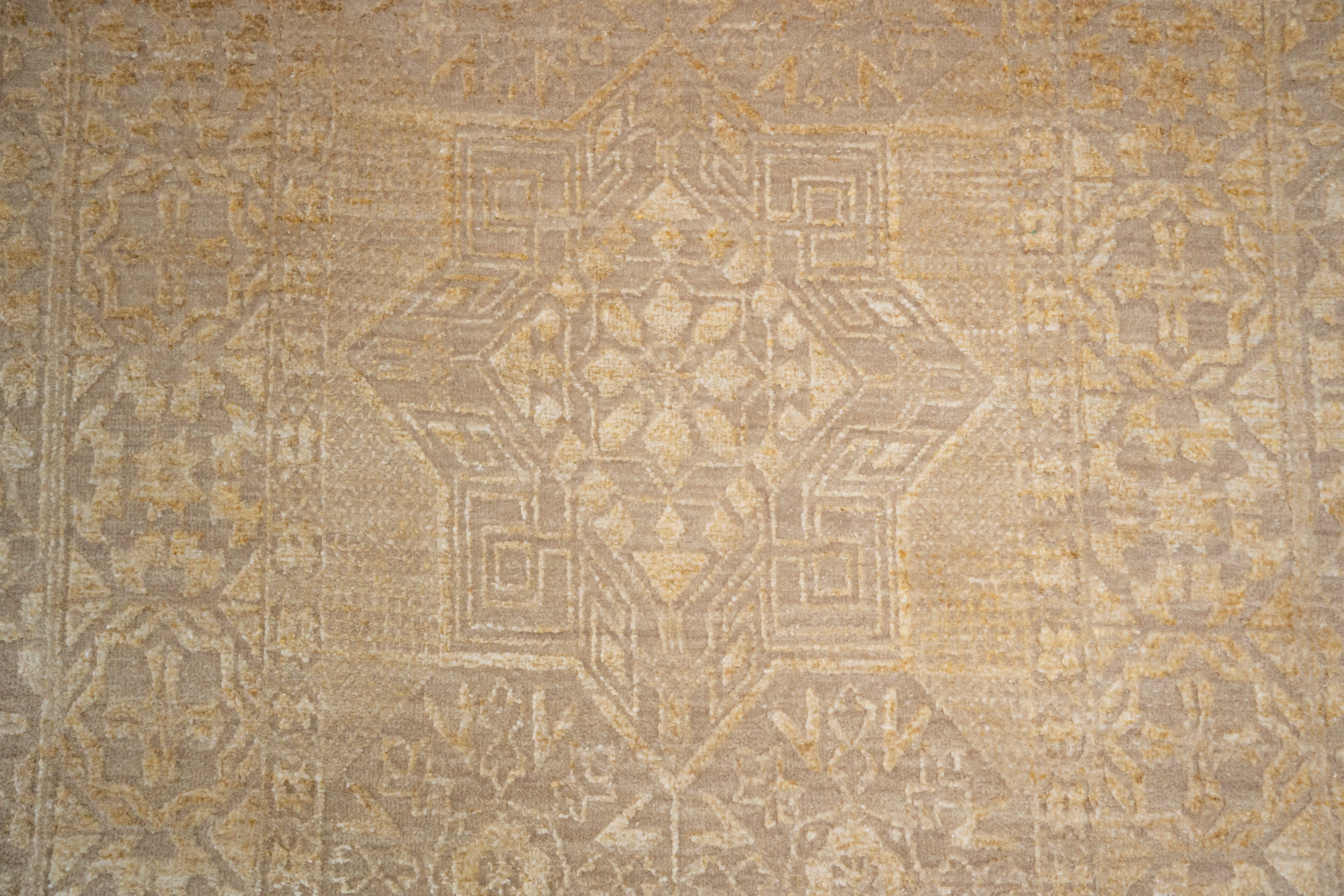 HANDKNOTTED RUG DIA- 24 MAMLUK, Taupe & Gold