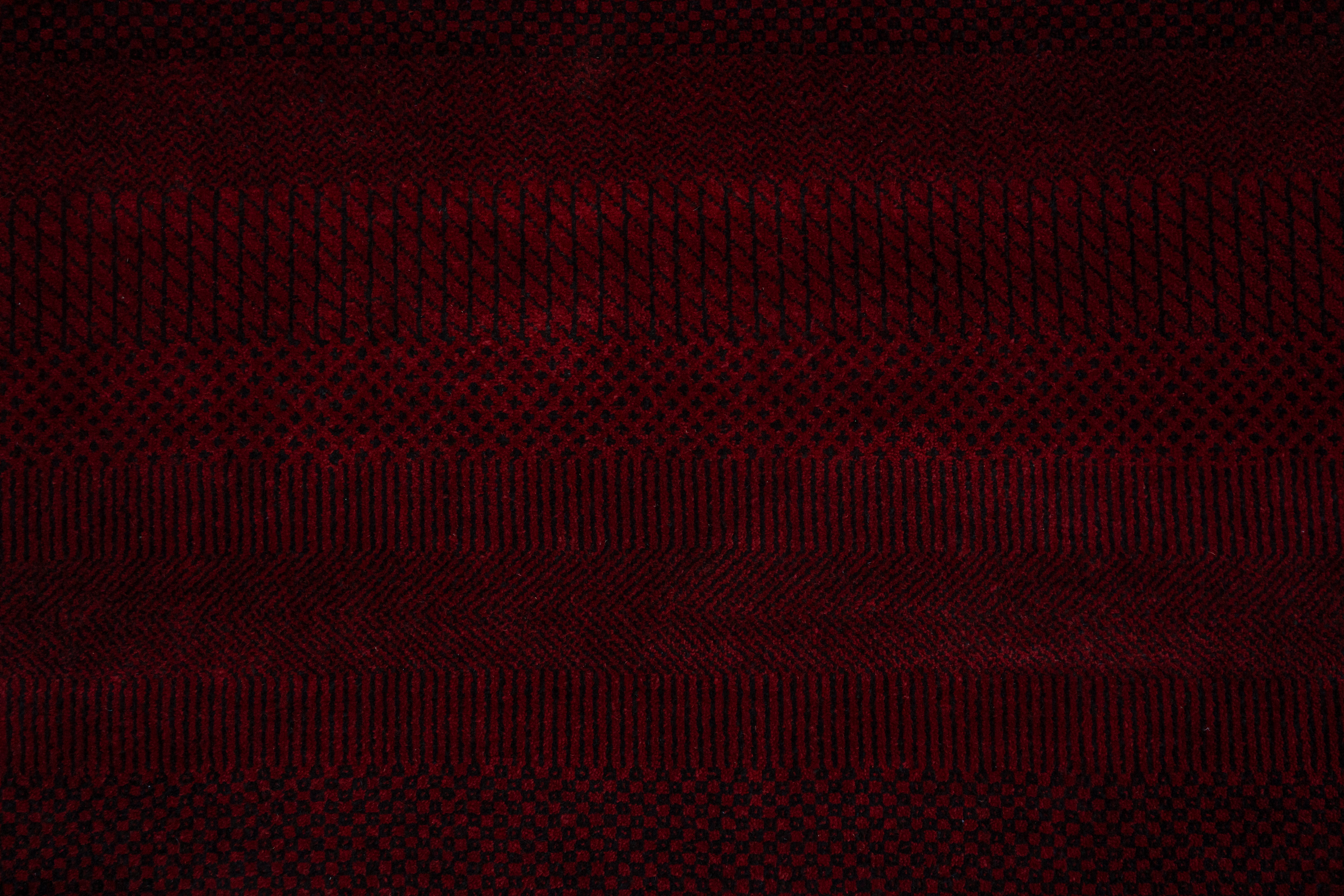 Handknotted Carpet DIA- 27 MCN,  Rust & Black