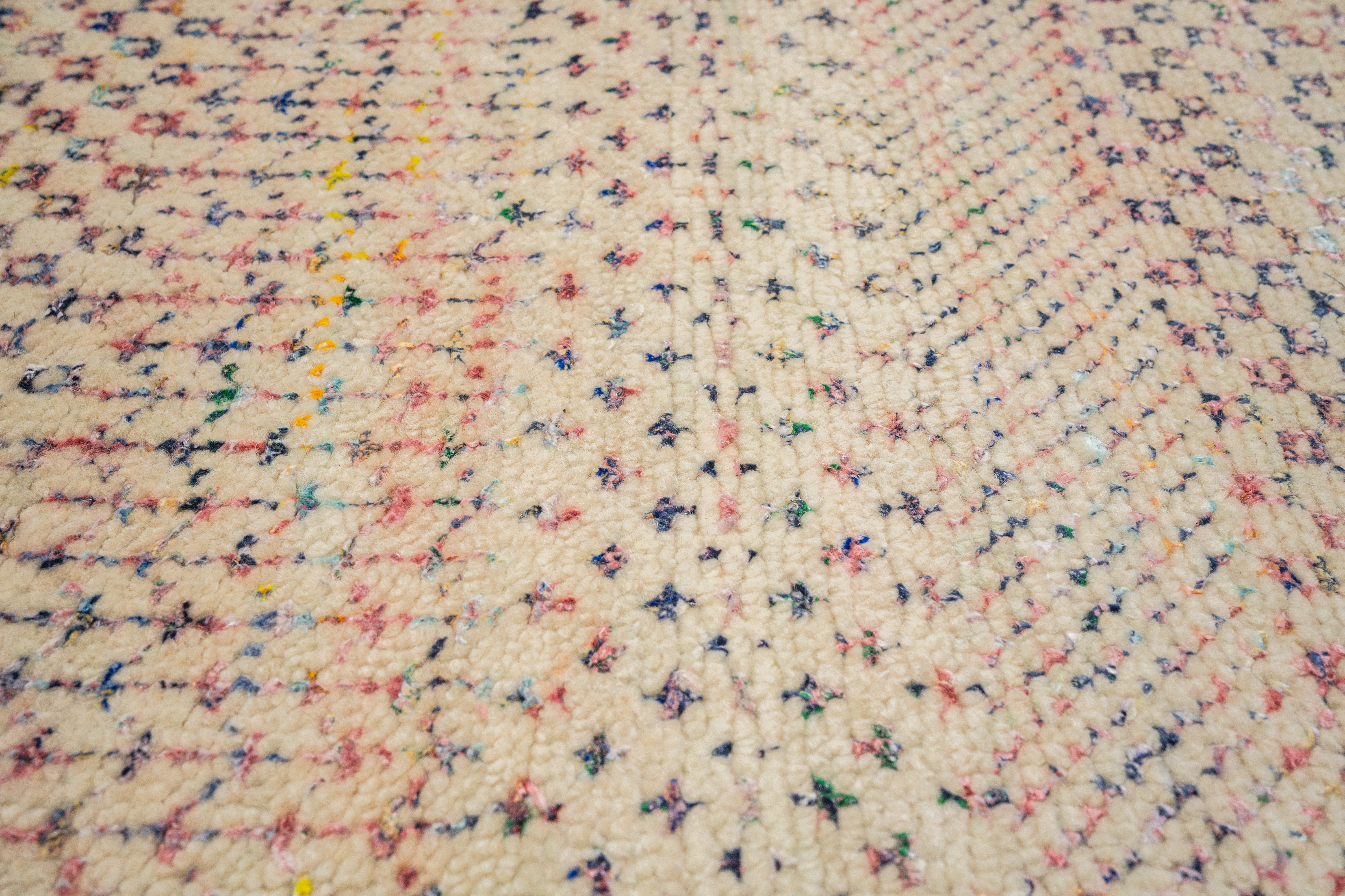 Handknotted Carpet, DIA- 2707 MCN, Ivory & Multi