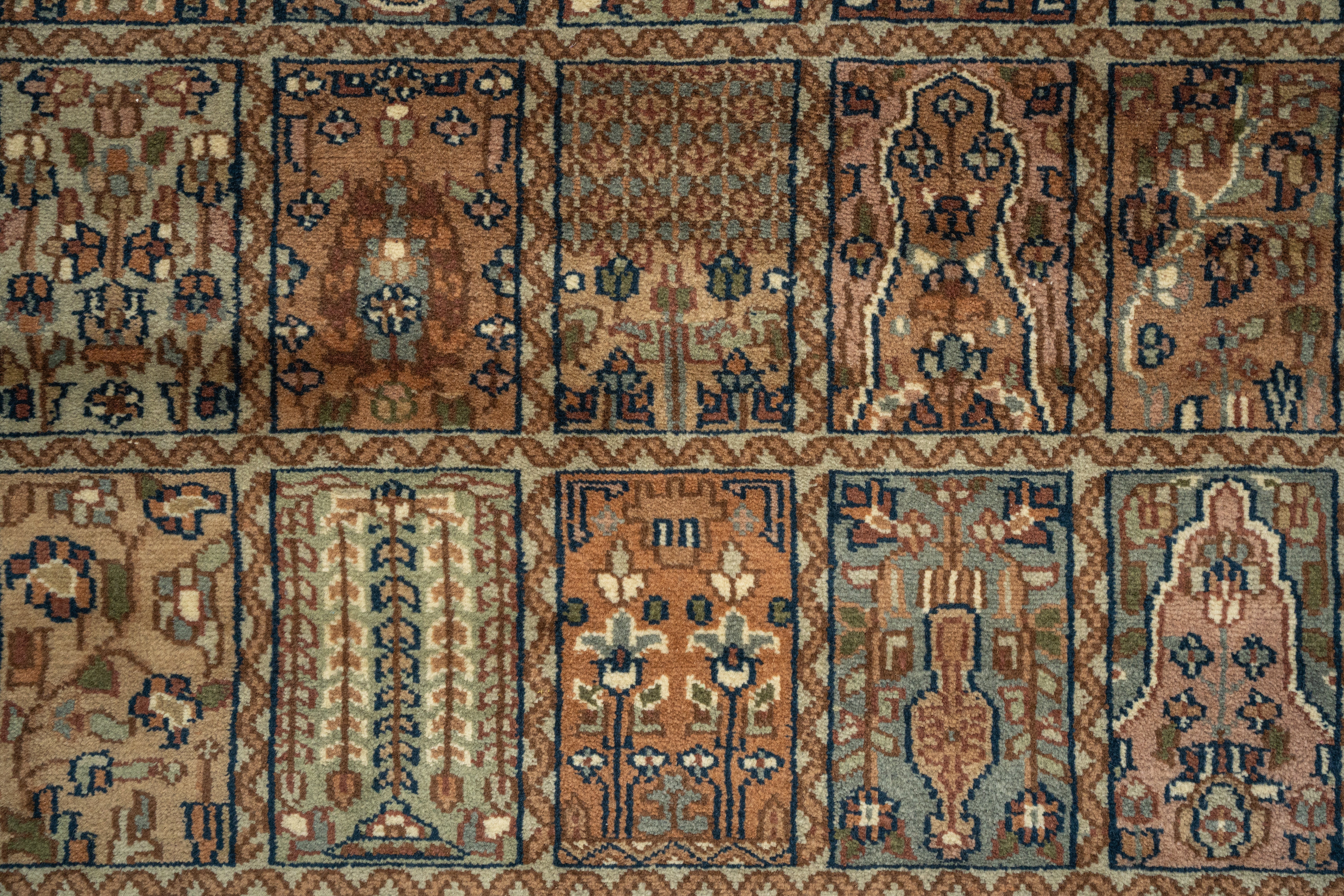 Handknotted Modern Carpet DIA- 271