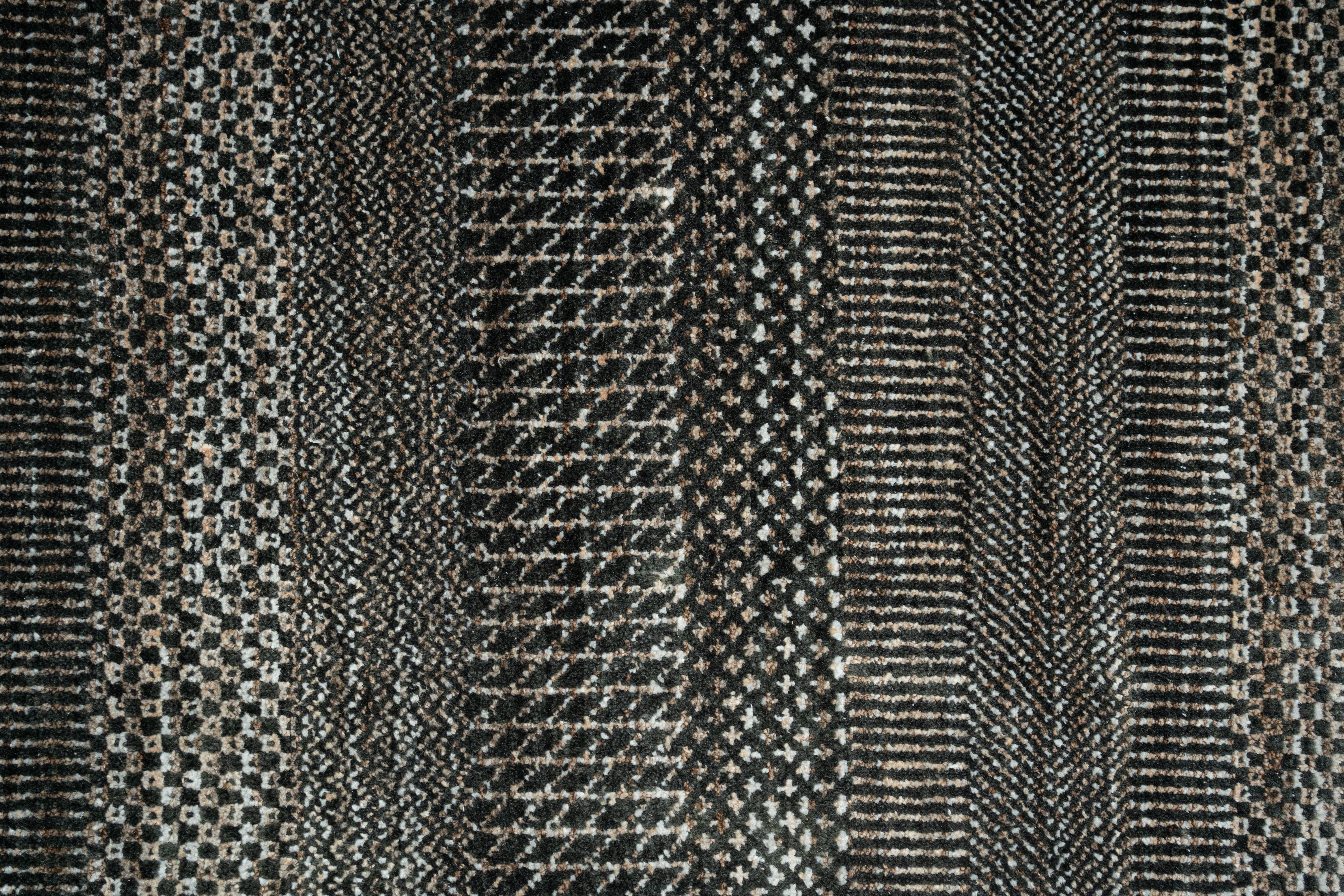 Handknotted Carpet DIA- 274