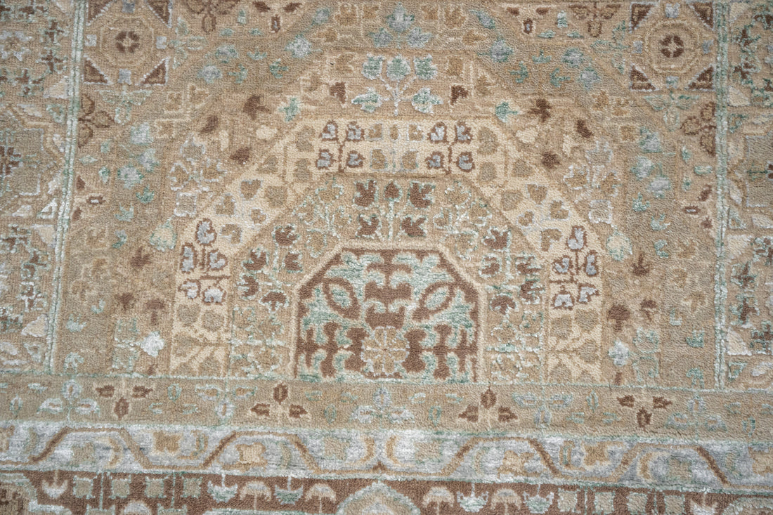 Handknotted Modern Carpets DIA- 30 MAMLUK Pale Taupe, Xanadu & Mud Gray