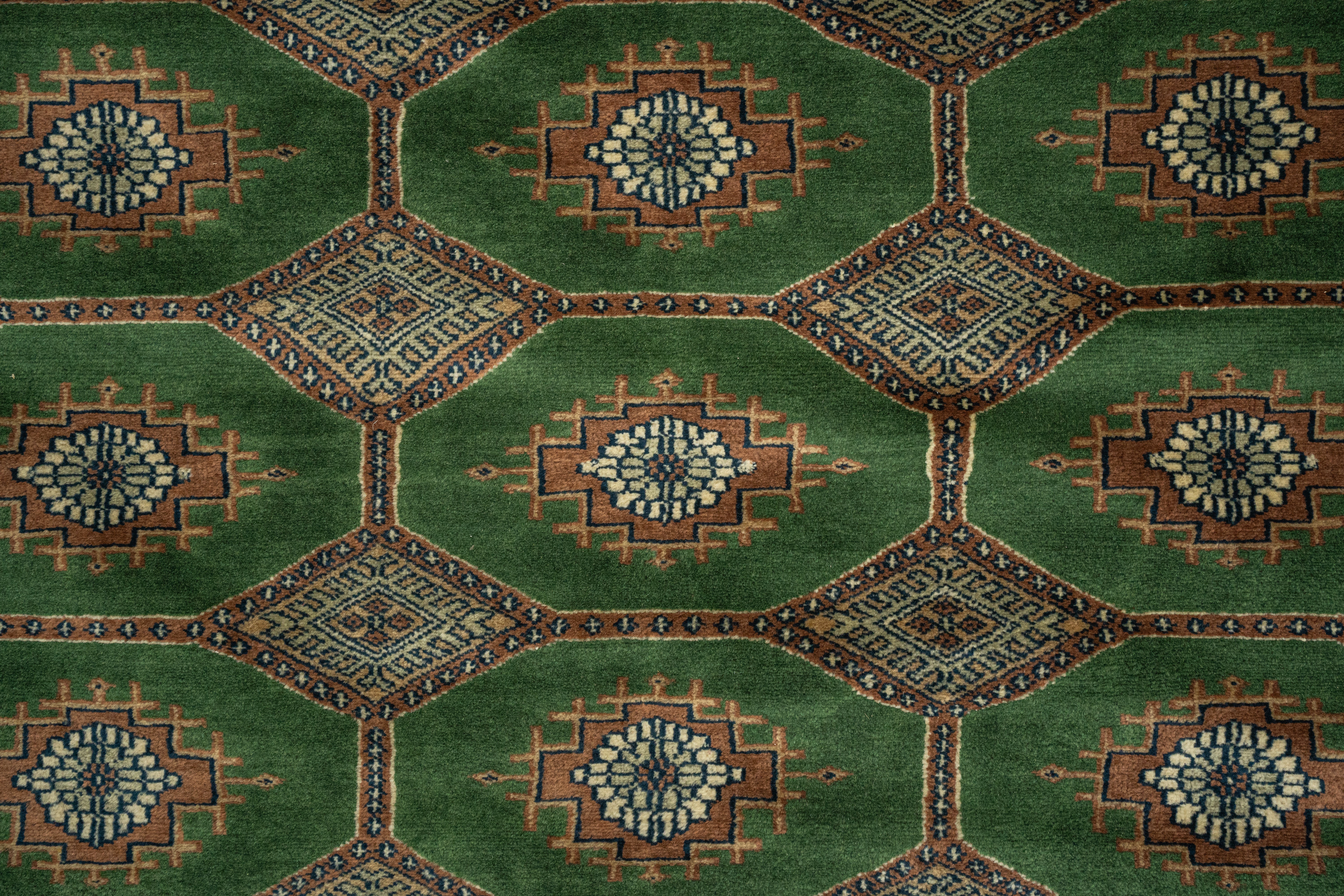 Handknotted Modern Carpet DIA- 302