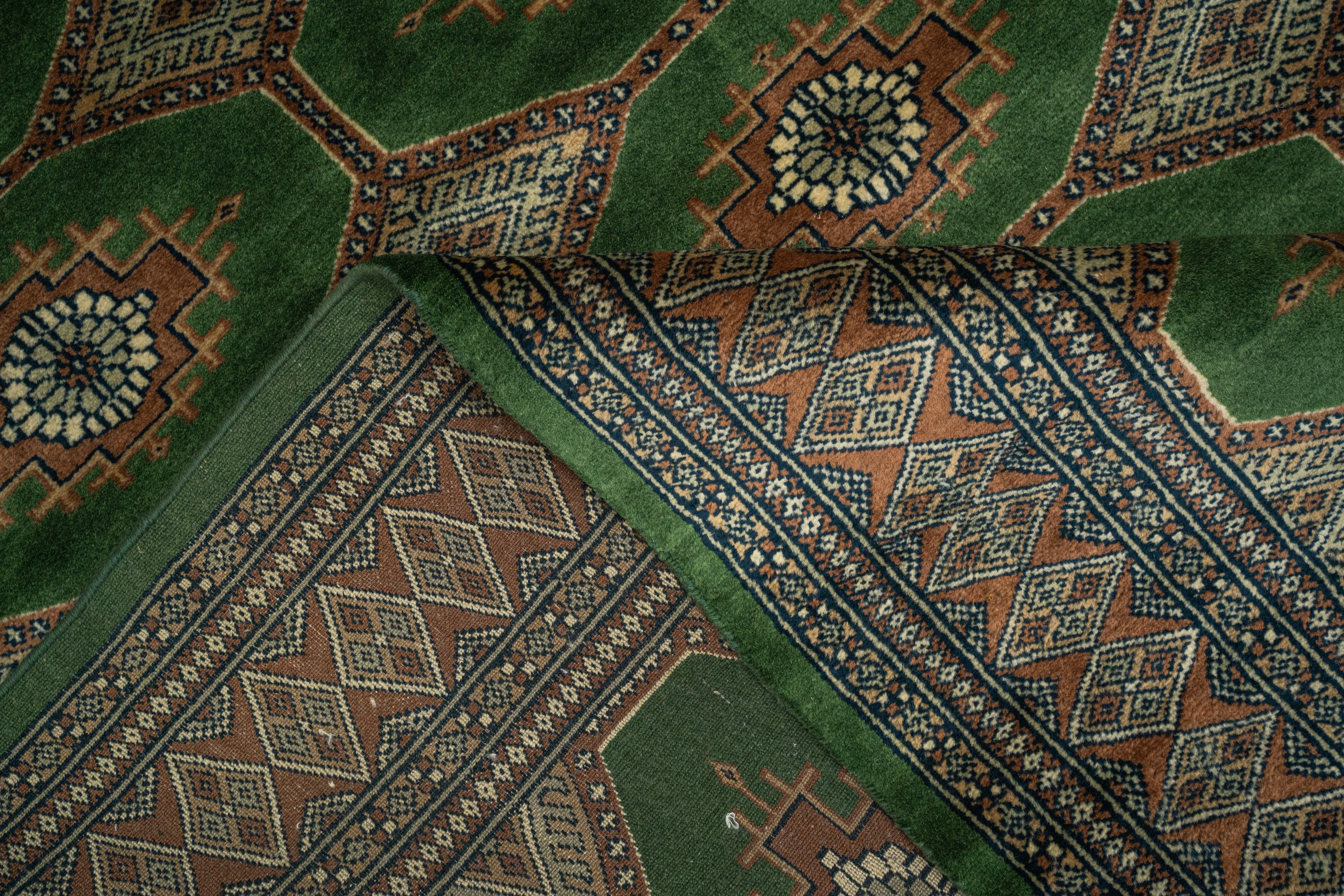 Handknotted Modern Carpet DIA- 302