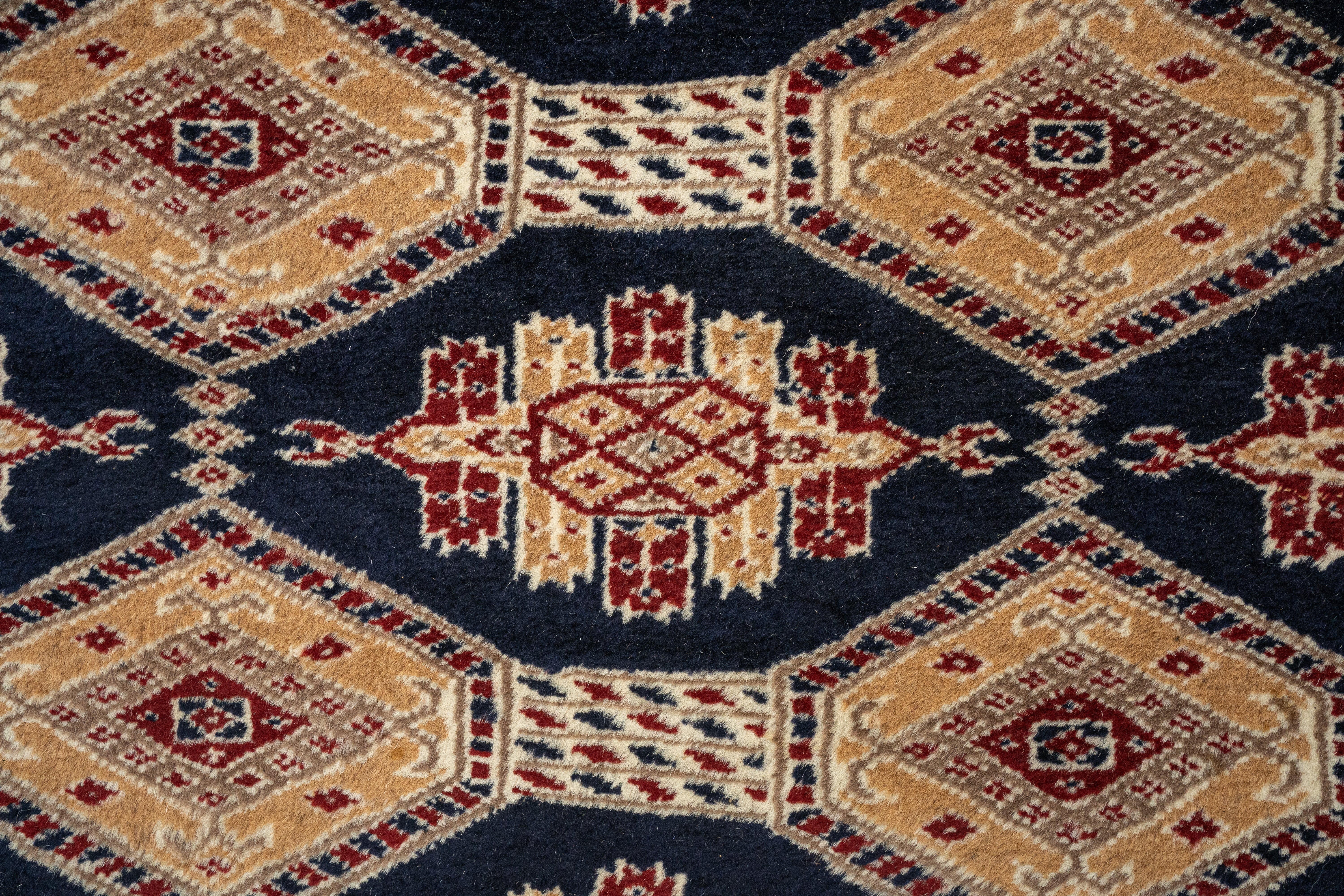 Handknotted Modern Carpet DIA- 304