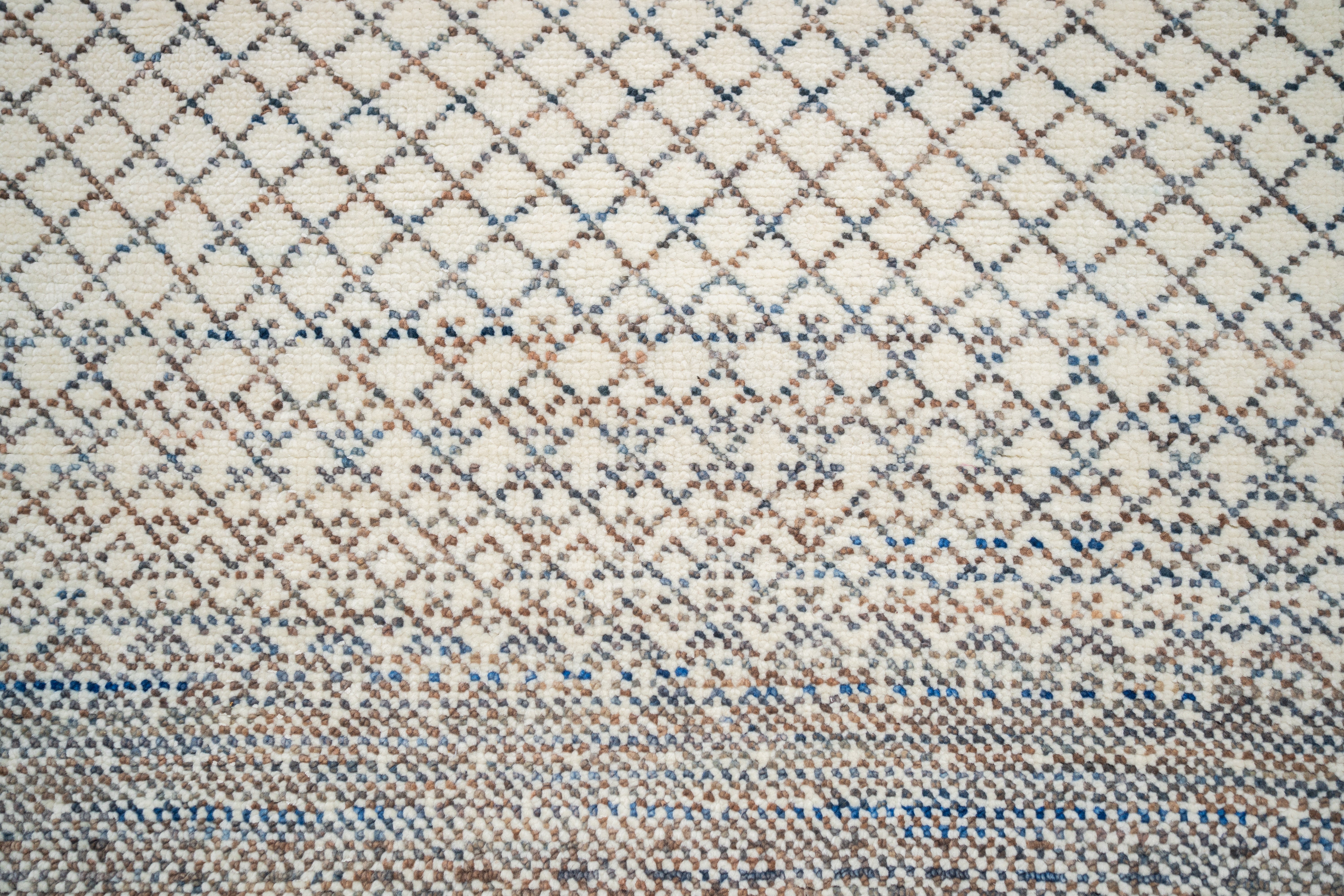 Handknotted Carpet, DIA- 3173 DCM, Ivory & Multi