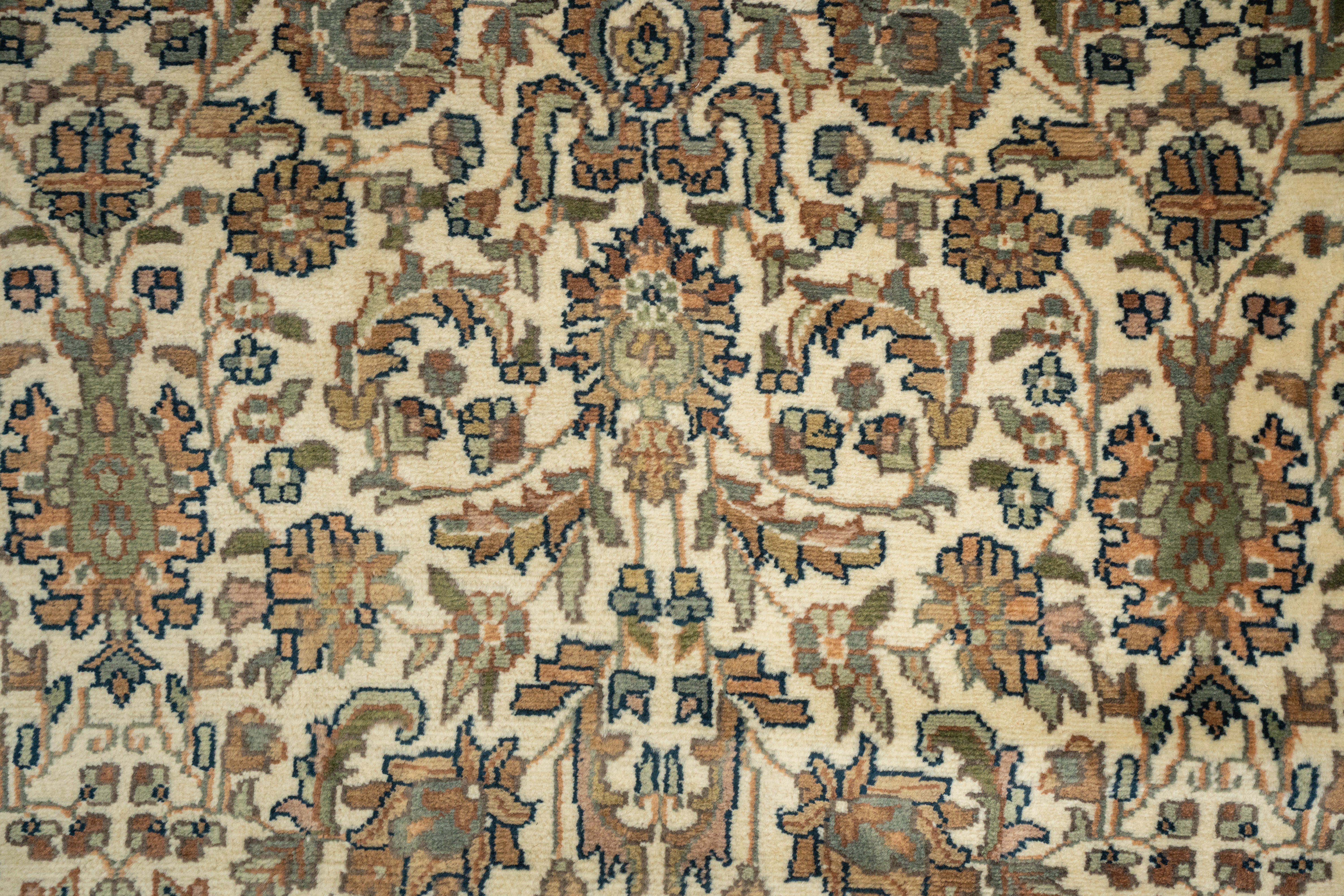 Handknotted Modern Carpet DIA- 325