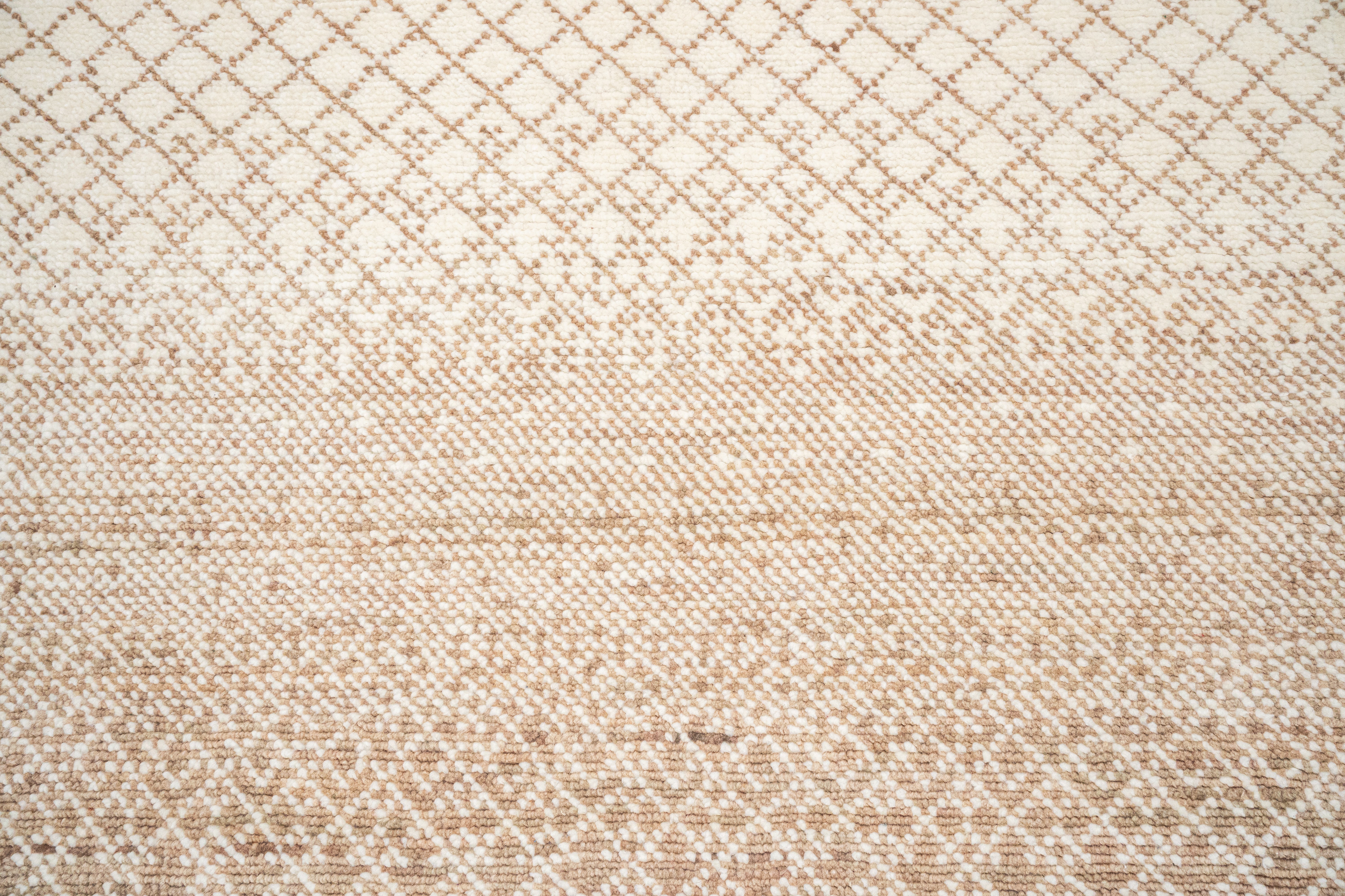 Handknotted Carpet, DIA- 3260 DCM, Light Taupe & Cream